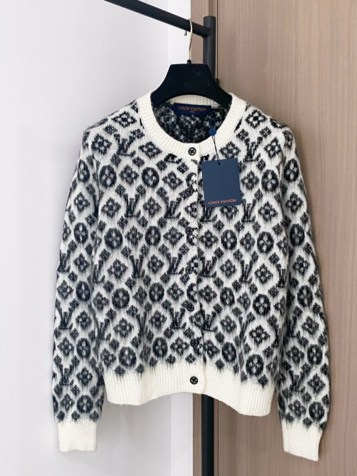 Louis Vuitton Women's 25ss Patterned Cardigan Sweater - Slim Fit, Trendy 1 Louis Vuitton Women's 25ss Patterned Cardigan Sweater - Slim Fit, Trendy