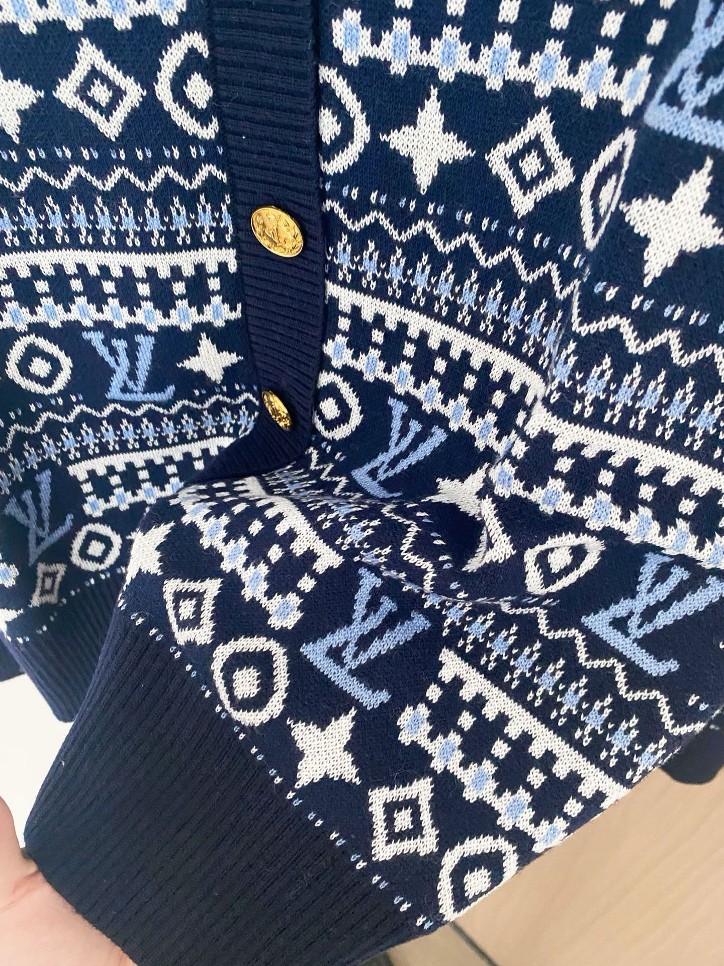 Louis Vuitton Women's V-Neck Cardigan, Patterned Knit, Slim Fit, Stylish 8 i1760504760602 5352 0 5