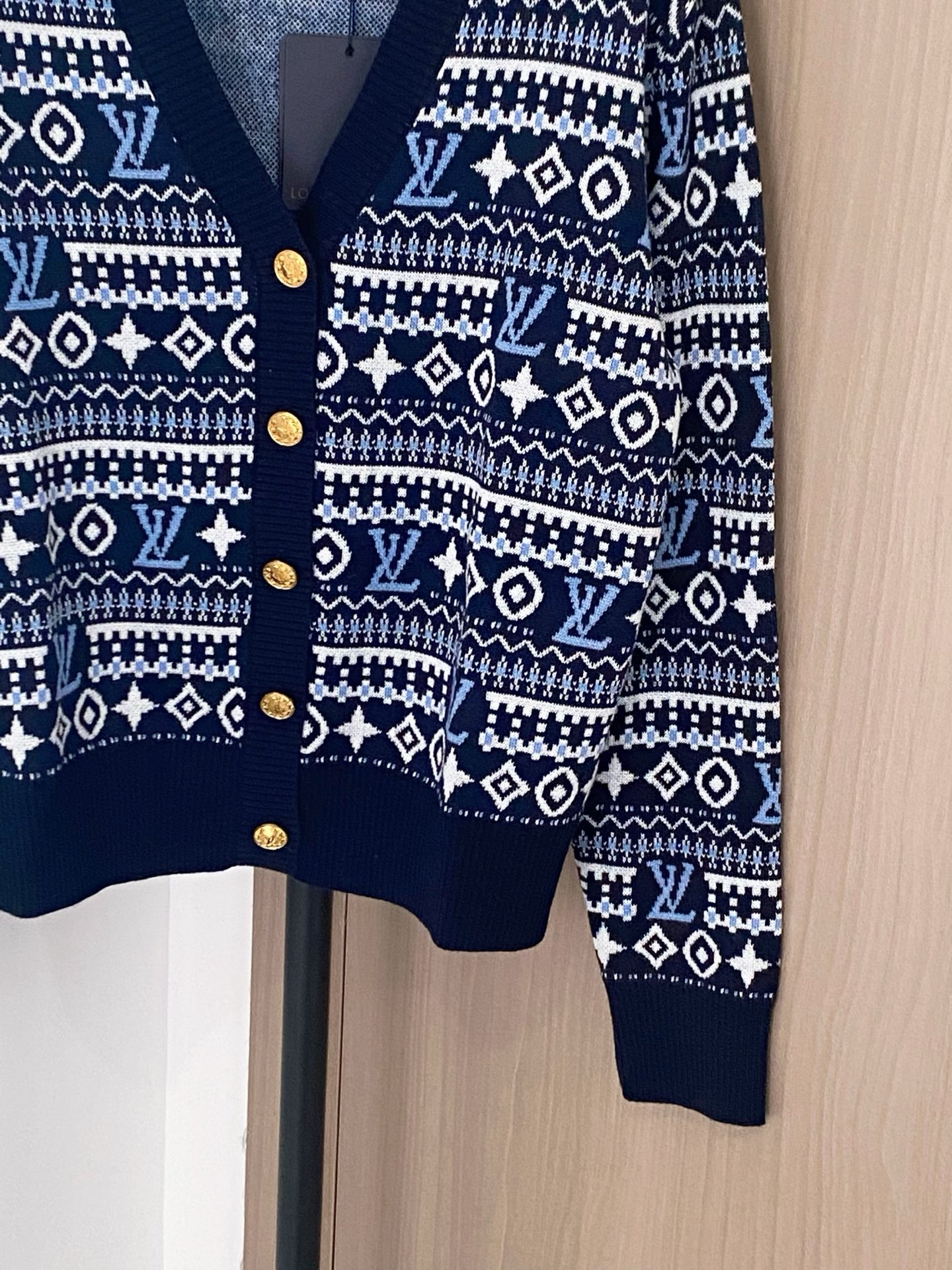 Louis Vuitton Women's V-Neck Cardigan, Patterned Knit, Slim Fit, Stylish 7 i1760504760624 4311 0 4