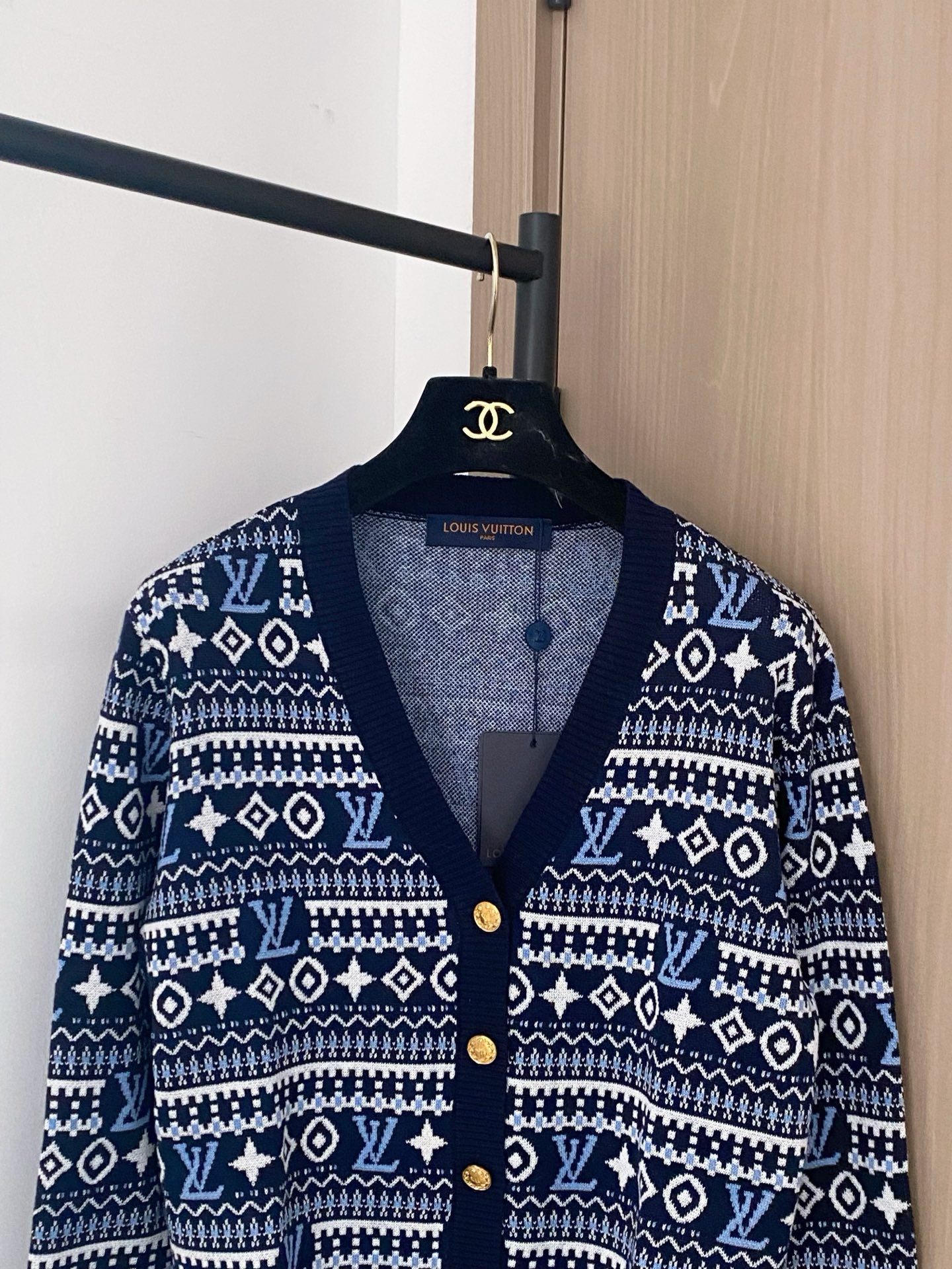 Louis Vuitton Women's V-Neck Cardigan, Patterned Knit, Slim Fit, Stylish 3 i1760504761558 2529 0 1