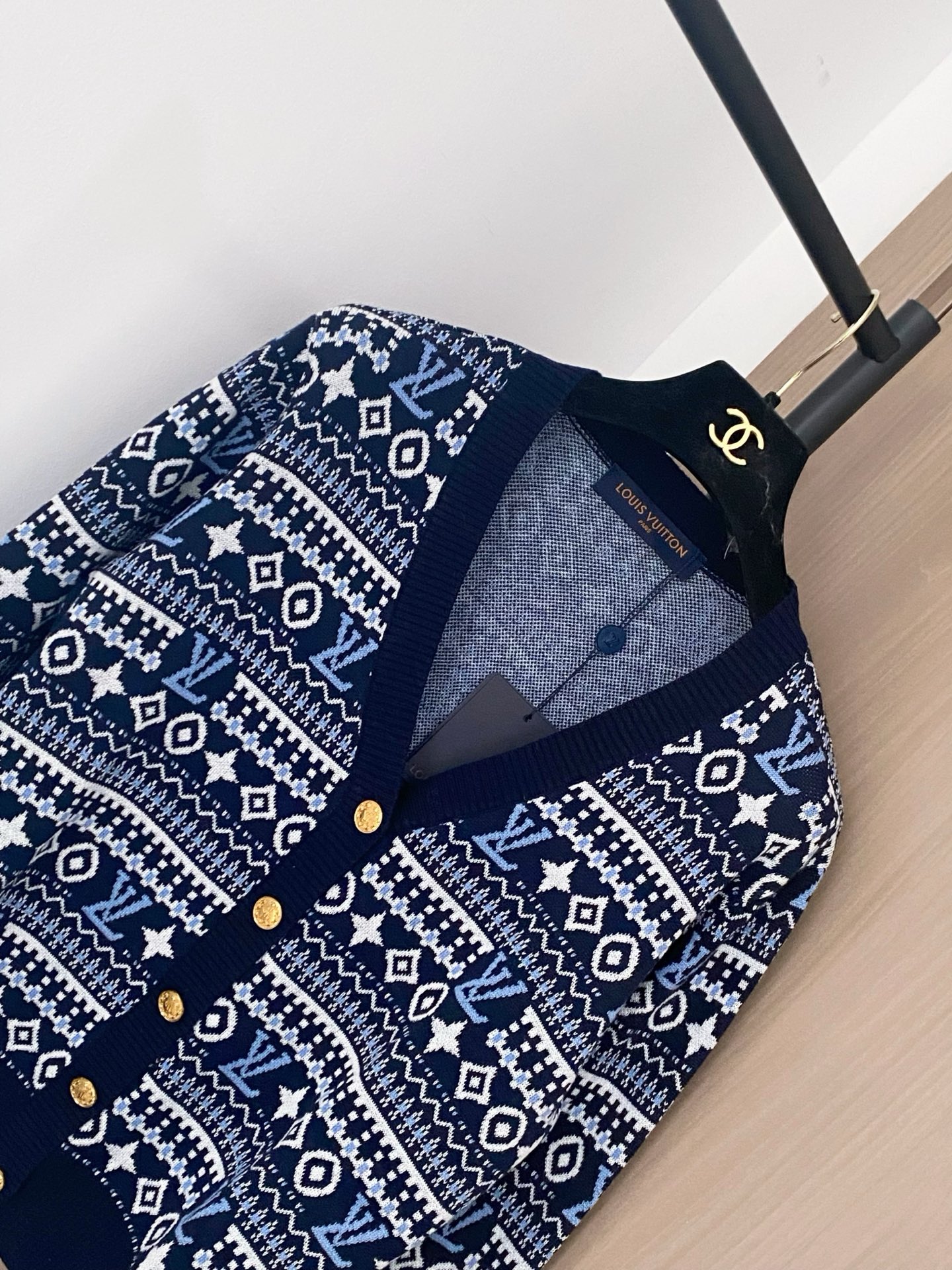 Louis Vuitton Women's V-Neck Cardigan, Patterned Knit, Slim Fit, Stylish 5 i1760504761586 2263 0 3