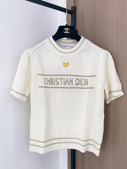 Dior 25 Short Sleeve Logo Pattern Embellishment Slim Fit Fashionable Top 1 Dior 25 Short Sleeve Logo Pattern Embellishment Slim Fit Fashionable Top