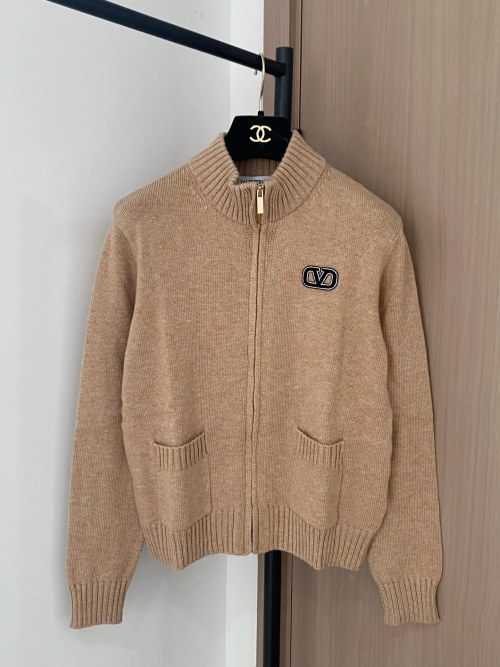 Valentino Women's New Two-Color Cardigan Adorned with Logo Pattern 5 Valentino Women's New Two-Color Cardigan Adorned with Logo Pattern