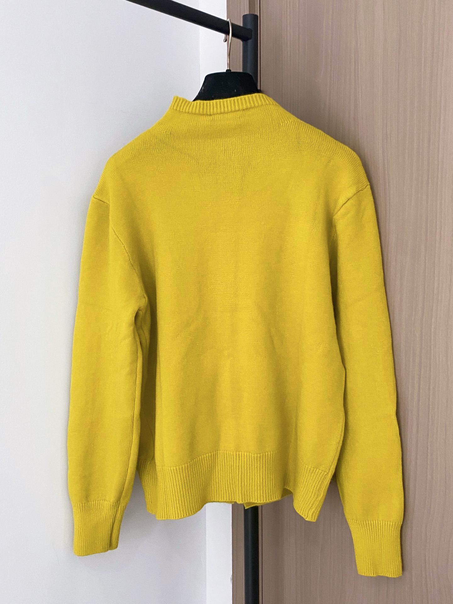 Miu Miu Women's 2025 New Cardigan with Logo, Slim Fit, and Versatile Style 6 i1761025140027 8842 0 5