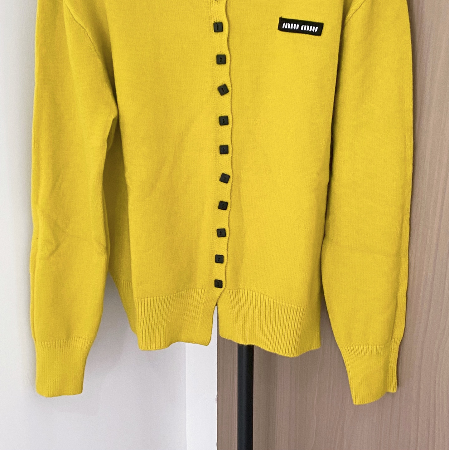 Miu Miu Women's 2025 New Cardigan with Logo, Slim Fit, and Versatile Style 5 i1761025141554 9962 0 3