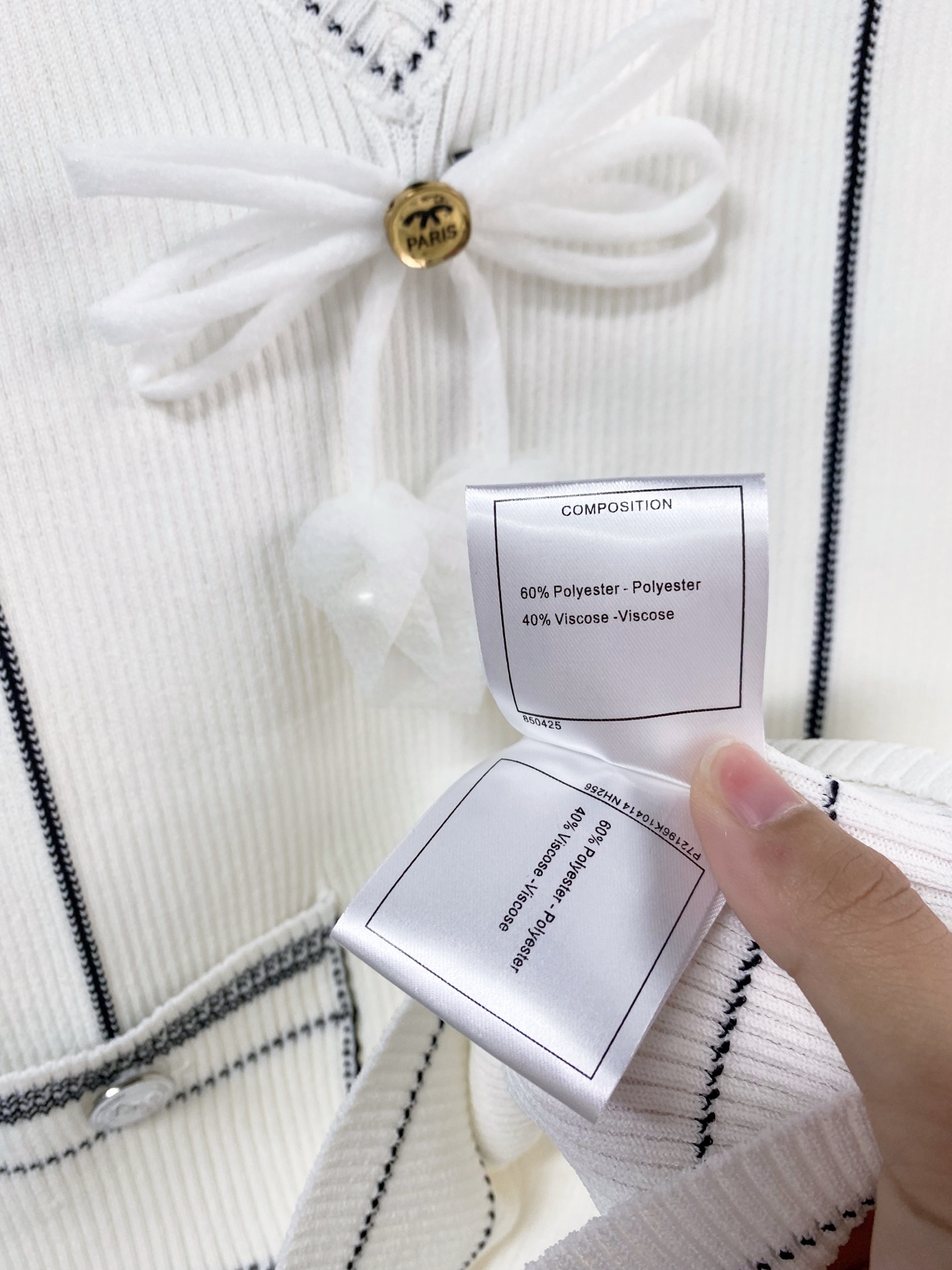 🛒—新款发售— 𝐂𝐡𝐚𝐧𝐞𝐥 新款背心 面料透气 logo图案修饰点缀！上身高级氛围感🈵️🈵️ 𝟏色𝟑碼