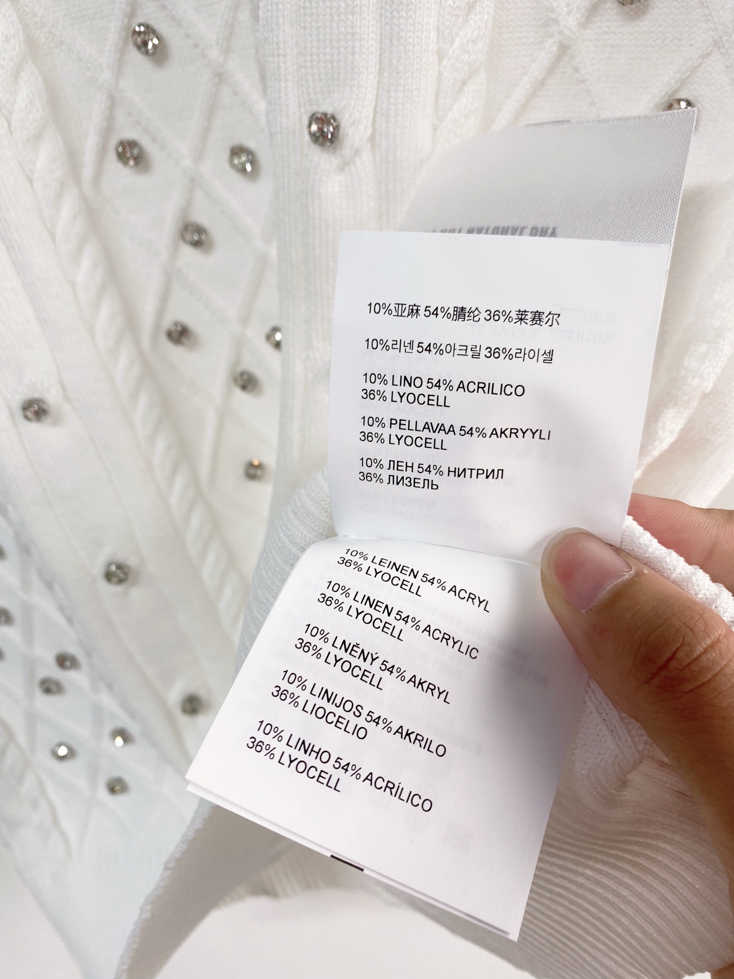 🛒—新款发售— 𝐌𝐢𝐮𝐦𝐢𝐮 新款二色短袖 logo点缀修饰 上身显瘦百搭 𝟐色𝟑碼 𝟑𝟔/𝟑𝟖/𝟒𝟎