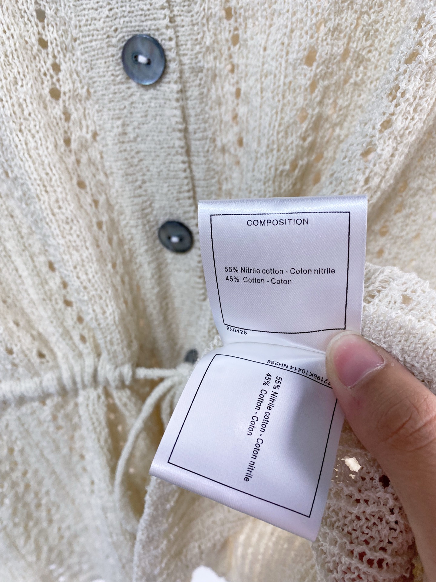 🛒—新款发售— 𝐂𝐡𝐚𝐧𝐞𝐥 新款短袖 面料透气 logo图案修饰点缀！上身高级氛围感🈵️🈵️ 𝟏色𝟑碼