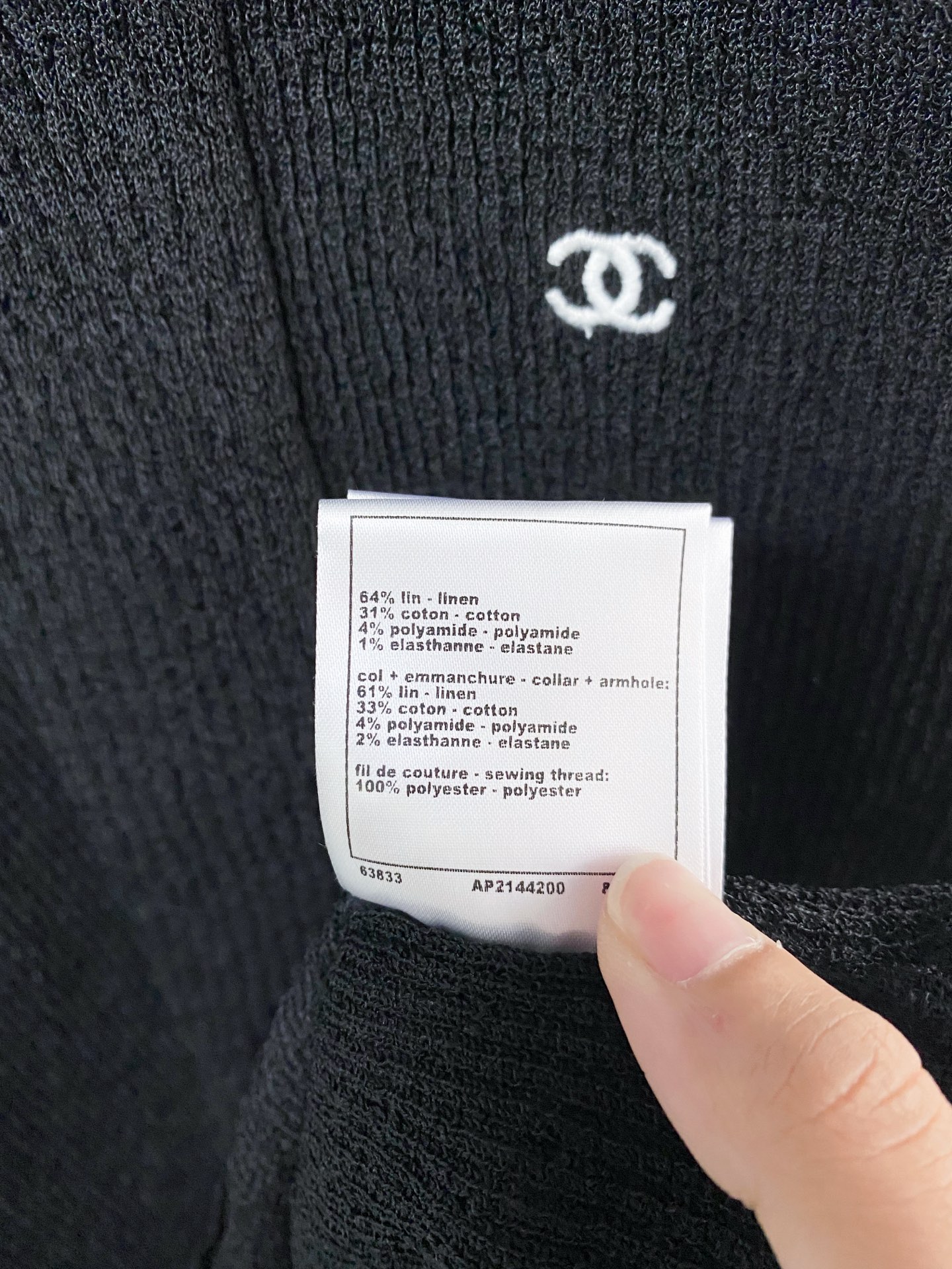 🛒—新款发售— 𝐂𝐡𝐚𝐧𝐞𝐥 新款背心裙 面料透气 logo图案修饰点缀！上身高级氛围感🈵️🈵️ 𝟏色𝟑