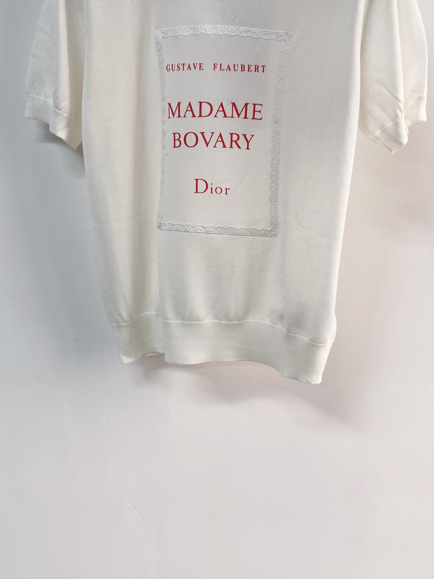 🛒—新款发售— 𝐃𝐢𝐨𝐫 新款 二色短袖 logo图案点缀修饰 上身顯瘦時尚 𝟐色𝟑碼 𝟑𝟔/𝟑𝟖/𝟒𝟎