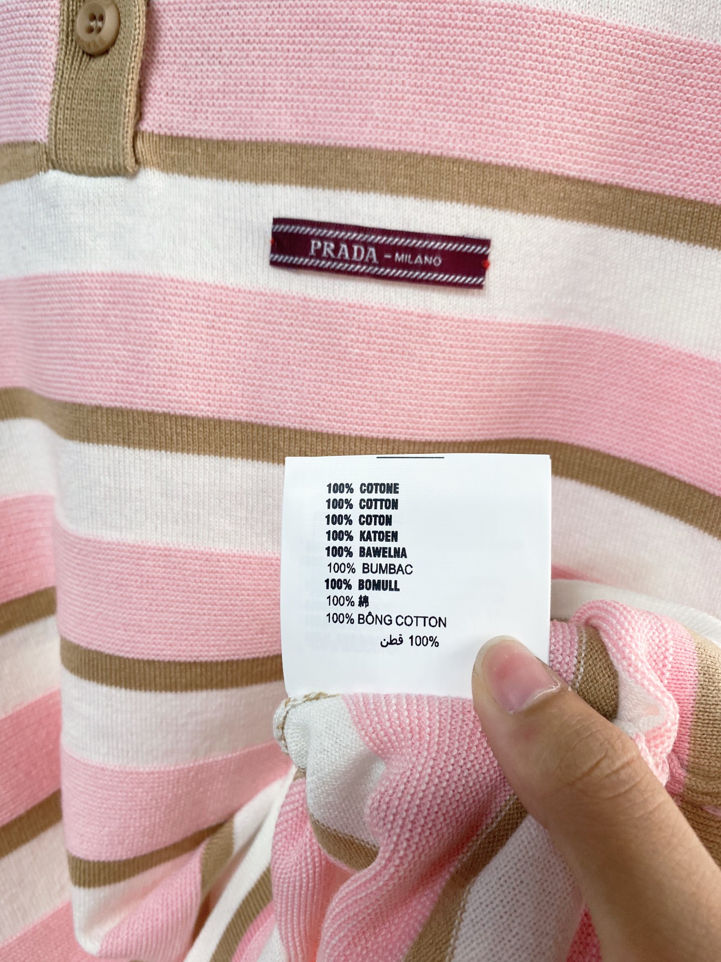 🛒—新款发售— 𝐏𝐫𝐚𝐝𝐚 新款短袖 上身显瘦超級显肤白 𝟏色𝟑碼 𝟑𝟔/𝟑𝟖/𝟒𝟎