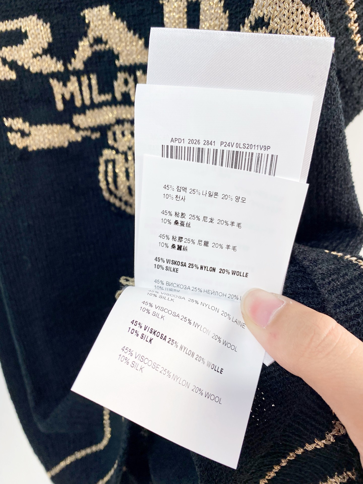 🛒—新款发售— 𝐏𝐫𝐚𝐝𝐚 新款 二色吊带 logo修饰搭配！上身显瘦超級显肤白 𝟐色𝟑碼 𝟑𝟔/𝟑𝟖/