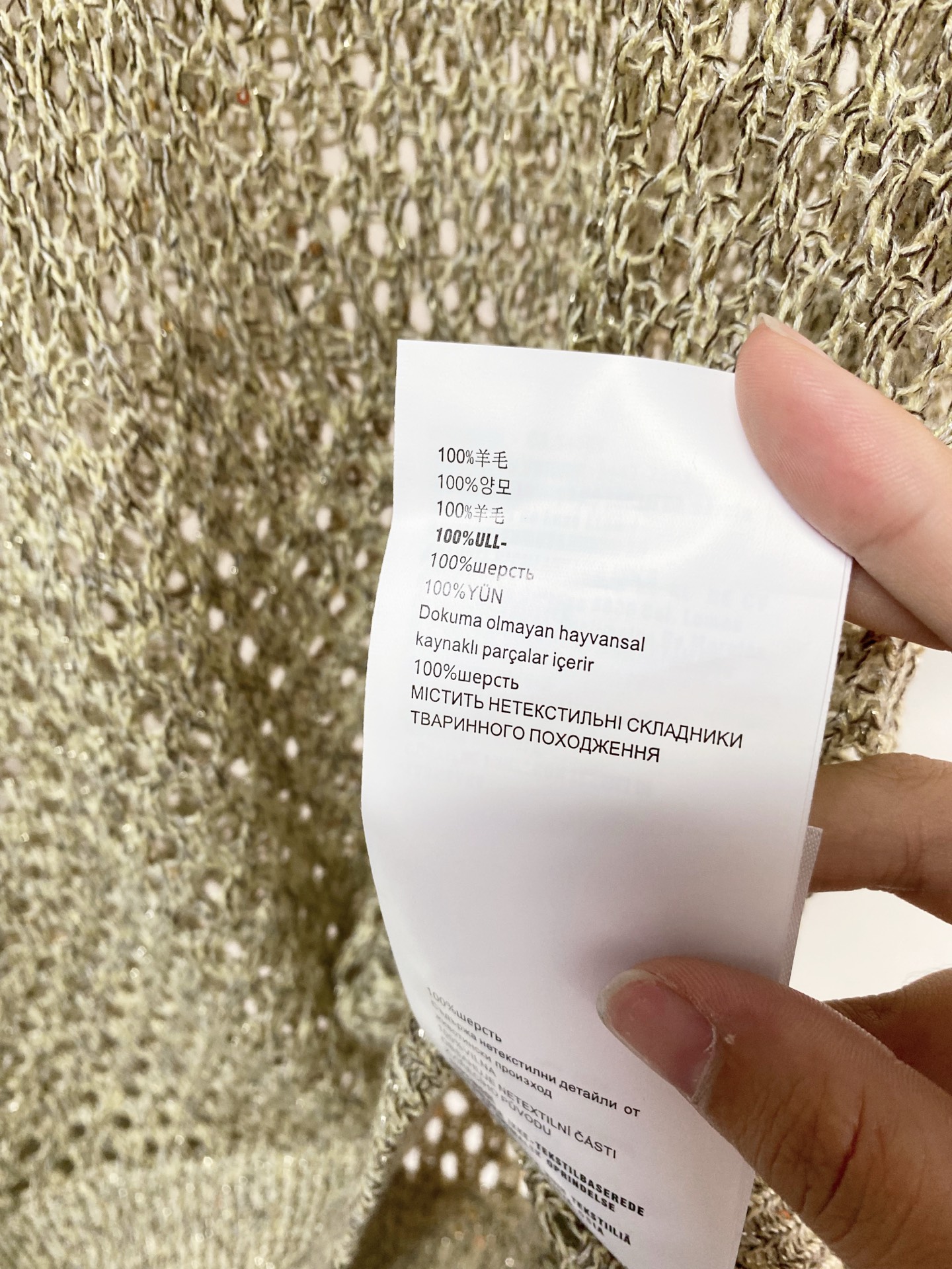 🛒—新款发售— 𝐌𝐢𝐮𝐦𝐢𝐮 新款二色短袖 logo点缀修饰 上身显瘦百搭 𝟐色𝟑碼 𝟑𝟔/𝟑𝟖/𝟒𝟎