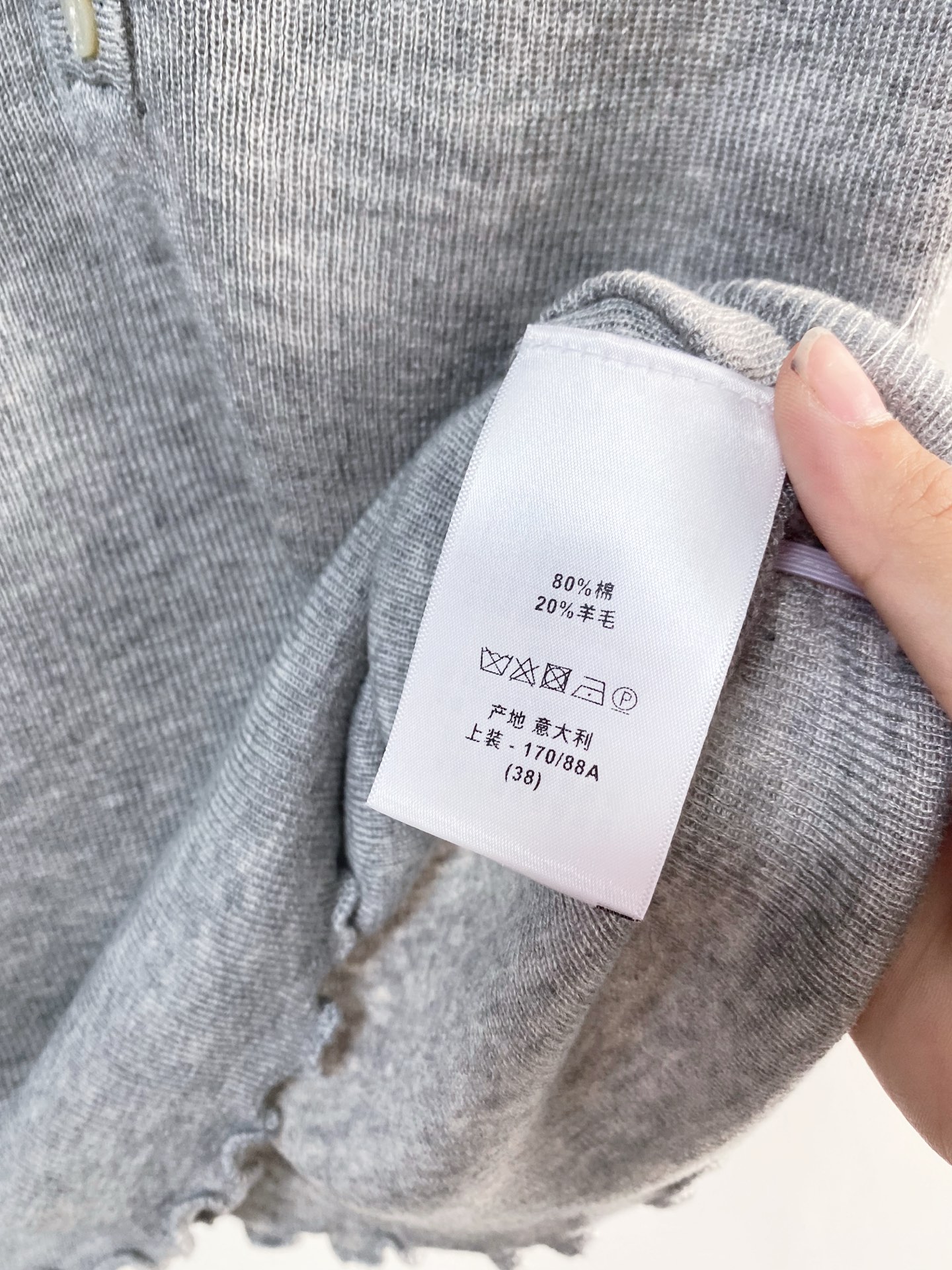 🛒—新款发售— 𝐃𝐢𝐨𝐫 新款 三色短袖 logo图案点缀修饰！上身顯瘦時尚 𝟑色𝟑碼 𝟑𝟔/𝟑𝟖/𝟒𝟎