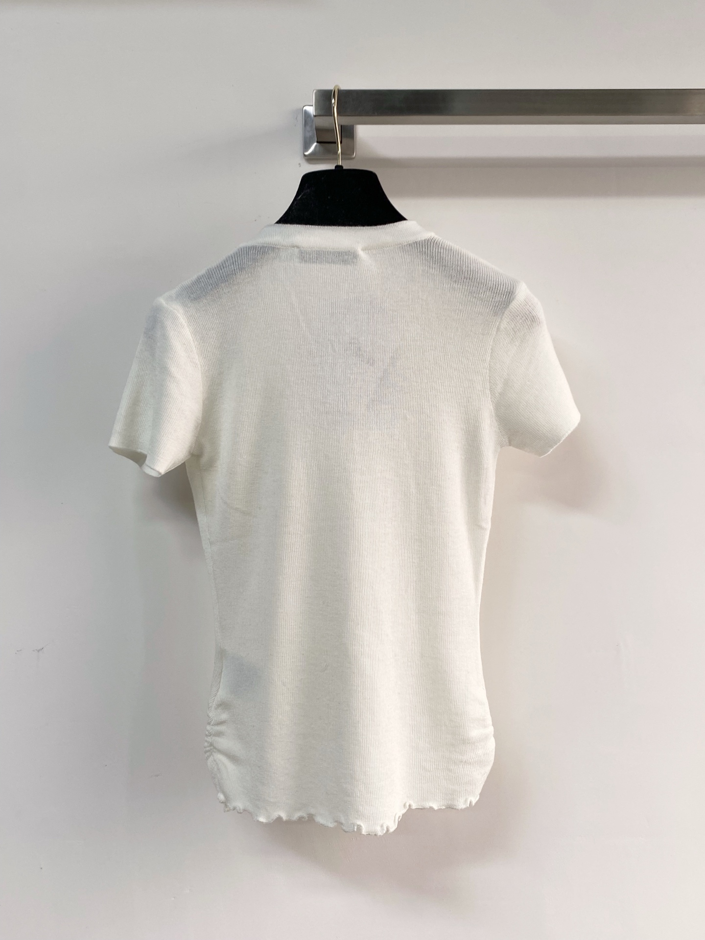 🛒—新款发售— 𝐃𝐢𝐨𝐫 新款 三色短袖 logo图案点缀修饰！上身顯瘦時尚 𝟑色𝟑碼 𝟑𝟔/𝟑𝟖/𝟒𝟎