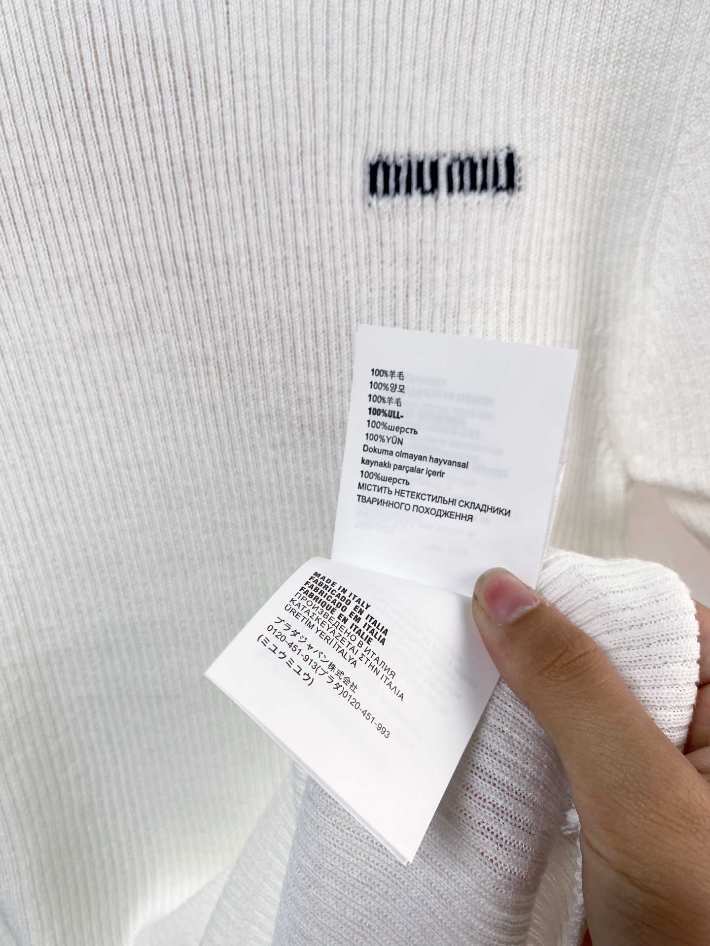🛒—新款发售— 𝐌𝐢𝐮𝐦𝐢𝐮 新款三色短袖 logo点缀修饰 减龄上身显瘦百搭 𝟑色𝟑碼 𝟑𝟔/𝟑𝟖/𝟒