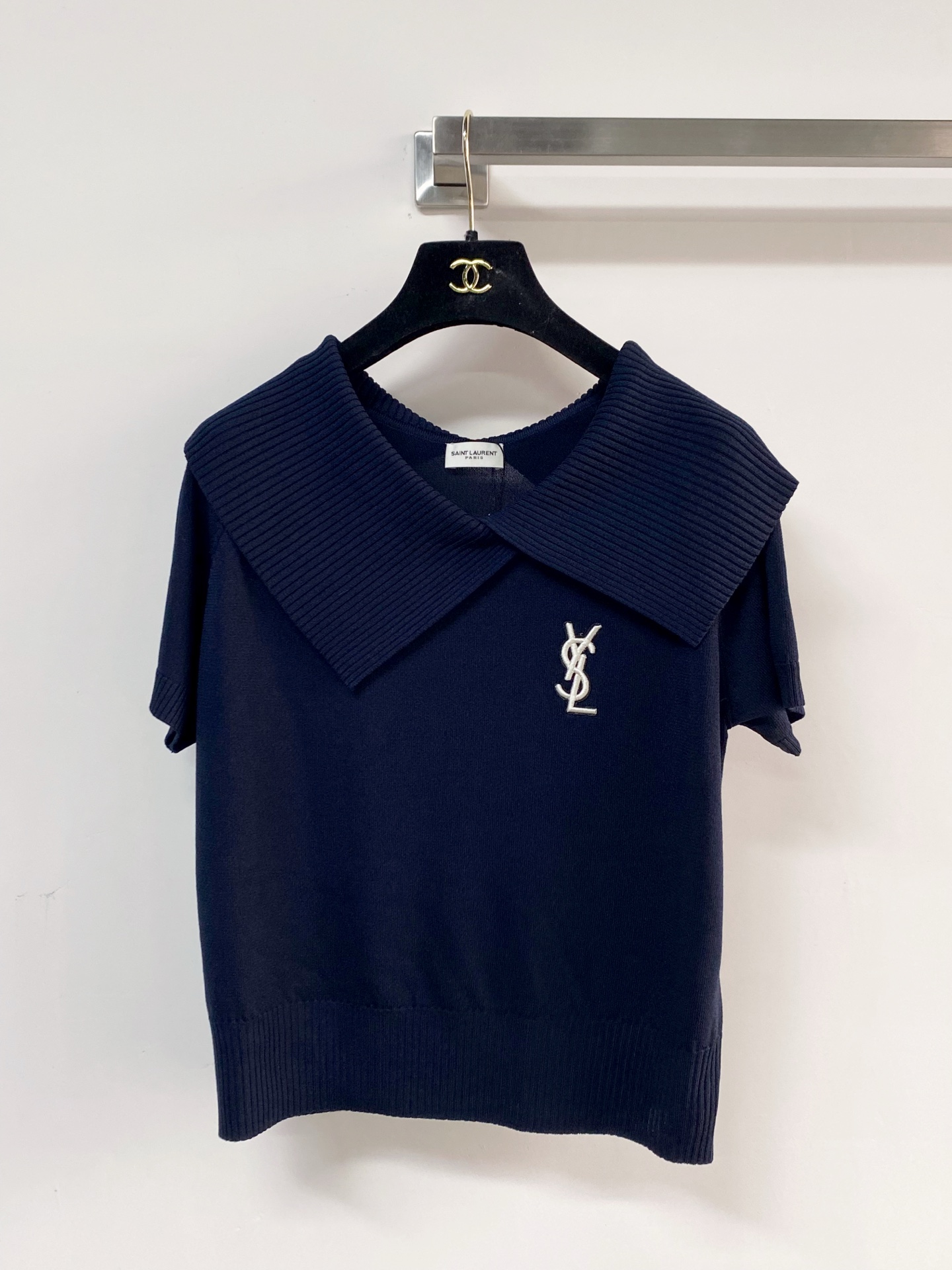 🛒—新款发售— 𝐘𝐒𝐋 新款二色短袖 高級時尚精品 精美logo高级点缀 上身显瘦舒适 𝟐色𝟑碼 𝟑𝟔/