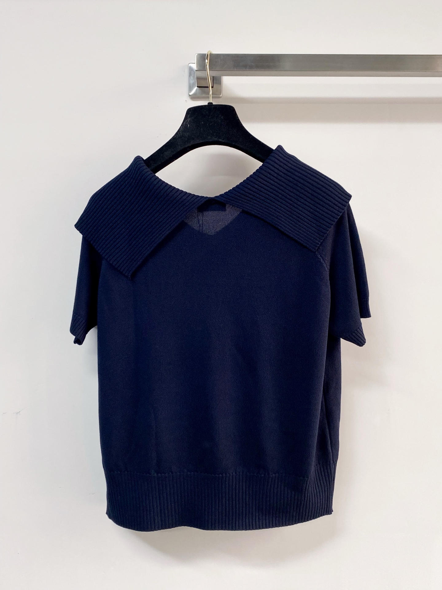 🛒—新款发售— 𝐘𝐒𝐋 新款二色短袖 高級時尚精品 精美logo高级点缀 上身显瘦舒适 𝟐色𝟑碼 𝟑𝟔/