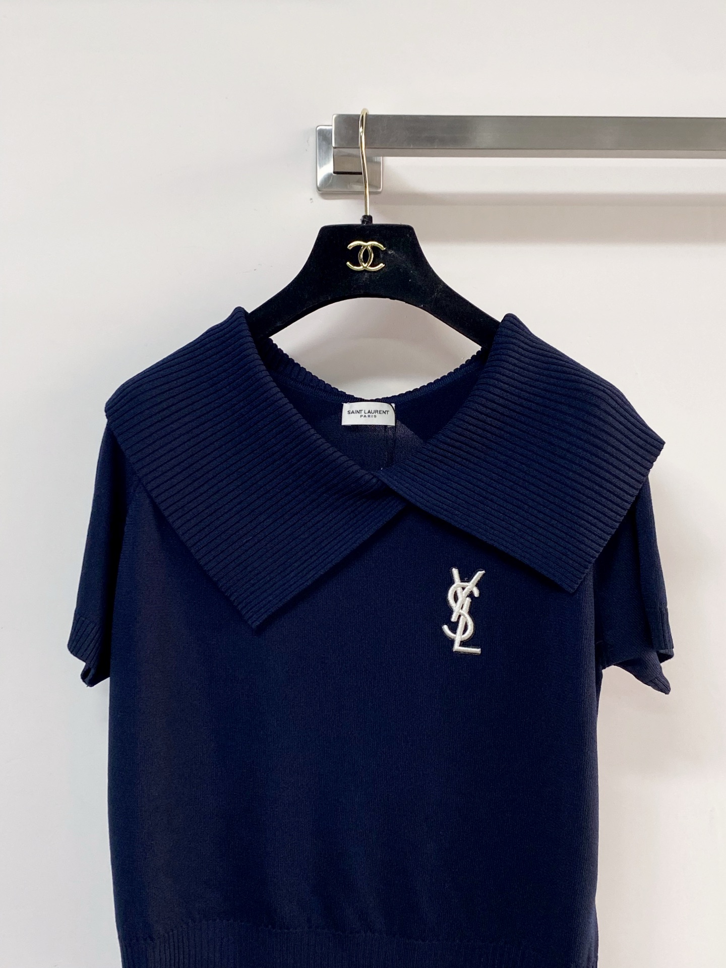 🛒—新款发售— 𝐘𝐒𝐋 新款二色短袖 高級時尚精品 精美logo高级点缀 上身显瘦舒适 𝟐色𝟑碼 𝟑𝟔/