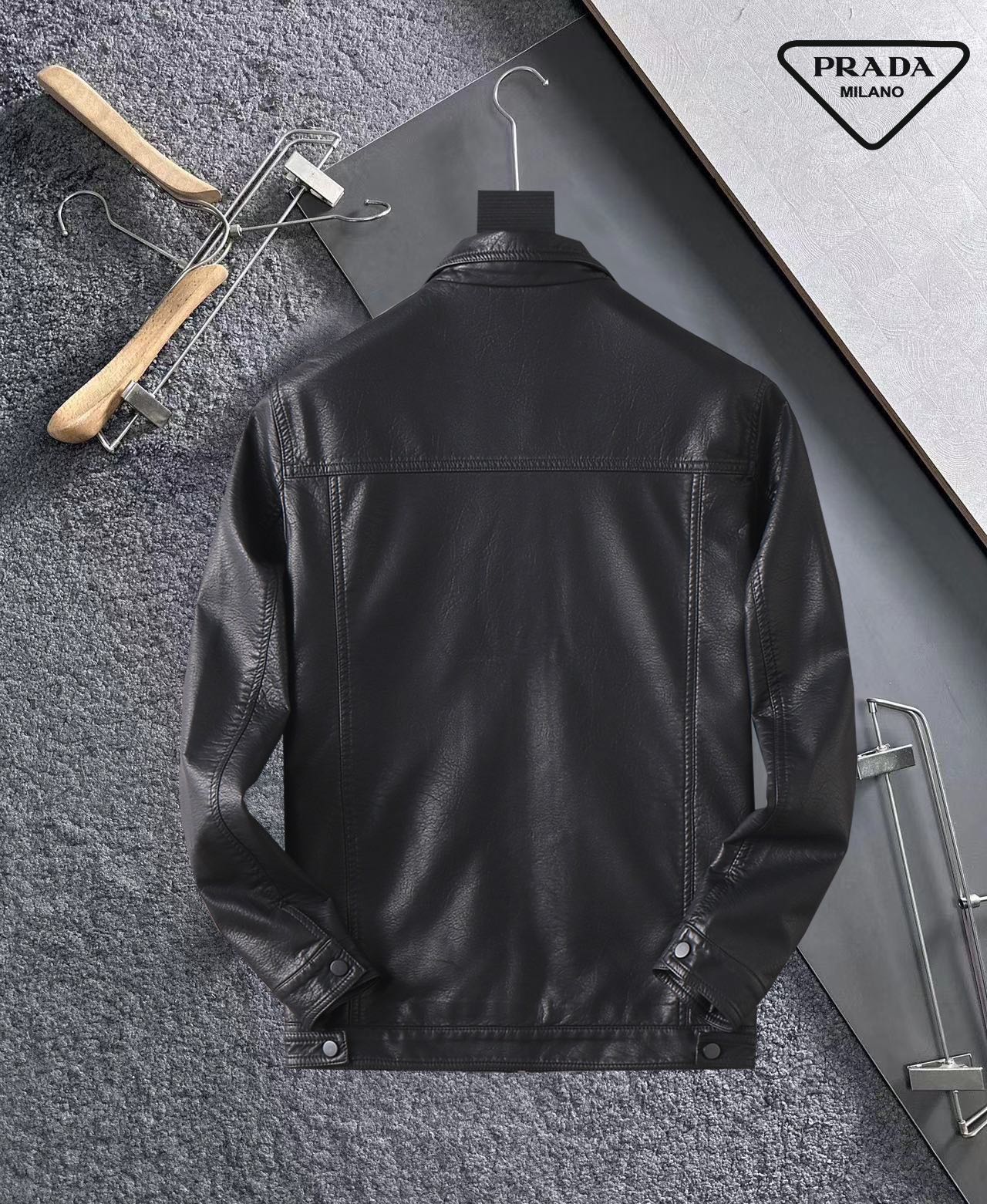 P220 Prada 2026 nueva chaqueta de cuero para hombre primavera, ¡versión de alta gama! Los tejidos hechos a medida en el…