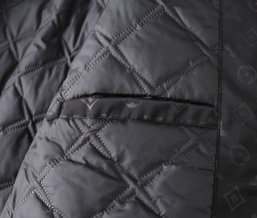 路易威登LV2023秋冬新款羽绒服这款号称羽绒服届最牛绒的保暖性能更出色轻便不厚重且压缩后的蓬松度恢复性