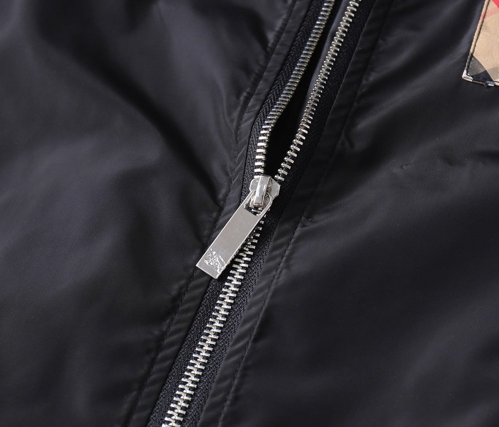 巴宝莉2024春季爆款专柜新款休闲时尚夹克超前卫设计风格细腻舒适穿着非常轻便不易起皱多重重工艺整体的设计