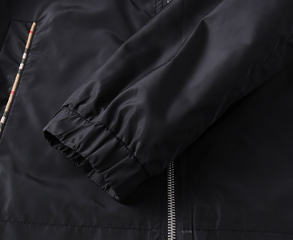 巴宝莉2024春季爆款专柜新款休闲时尚夹克超前卫设计风格细腻舒适穿着非常轻便不易起皱多重重工艺整体的设计