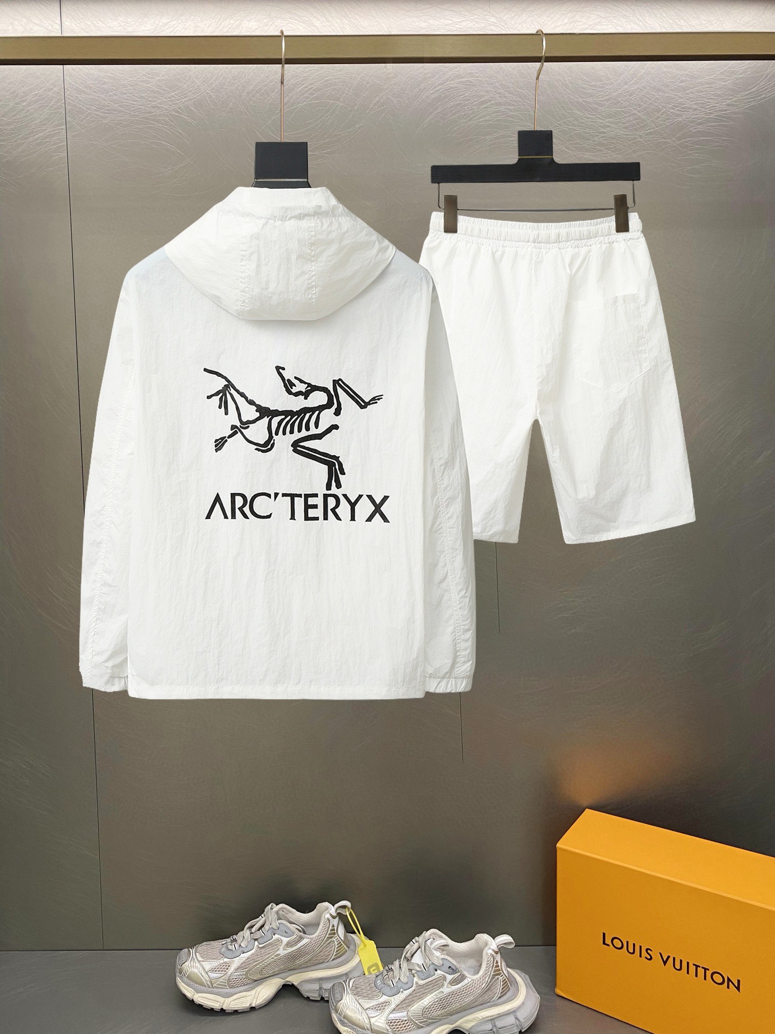 NO:417037,Archaeoptera Bird 2025 summer sun protection clothes and shorts set, overseas counter synchronization, light and high-quality fabrics luxury high-quality customization, anyone can easily control it, customer-supplied imported fiber fabrics, soft hand, comfortable and stylish, sweat-absorbing and breathable, foreign trade company orders, n domestic first-line OEM factories, customized high-density fabrics, water-free, luxurious upper body looks young, summer street fashion sun protection must be required. Number of code M~XXXL.L wears 175/140 catties, place an order to report height and weight, arc'teryx, shorts, alexander wang19860909始祖鸟 2025夏季防晒衣短裤套装,海外专柜同步 轻薄高品质面料奢华高级定制 任何人都可以轻松驾驭,客供进口聚纤维面料 手软舒适有型 吸汗透气 ,外贸公司订单,n国内一线代工厂出品,订制高密度面料,过水不变型,奢华上身显年轻,夏日街头时尚防晒必备款. 码数M～XXXL.L穿175/140斤 下单报身高体重,arc'teryx,shorts,alexander wang,Men's clothing