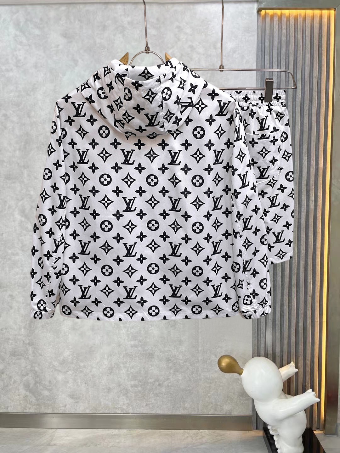 [Summer Shorts]Invariable deformation through water Luxurious upper body makes