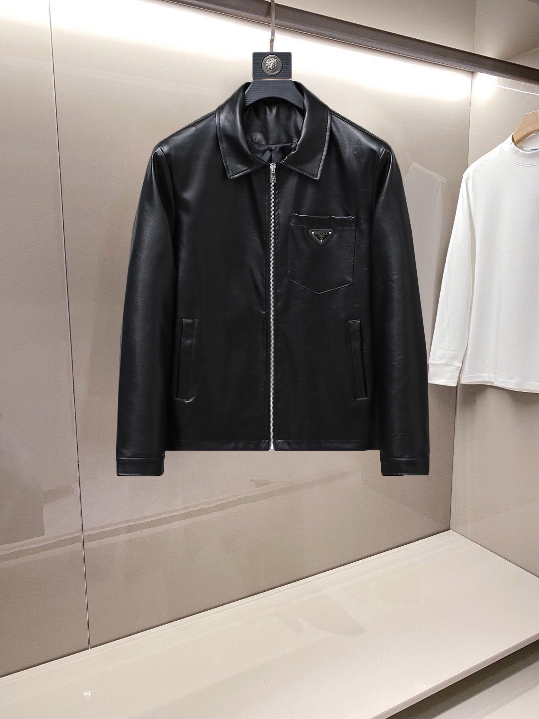 P320 Prada 2026 primavera y otoño nueva y elegante chaqueta casual de cuero, tejidos técnicos originales importados, pa…