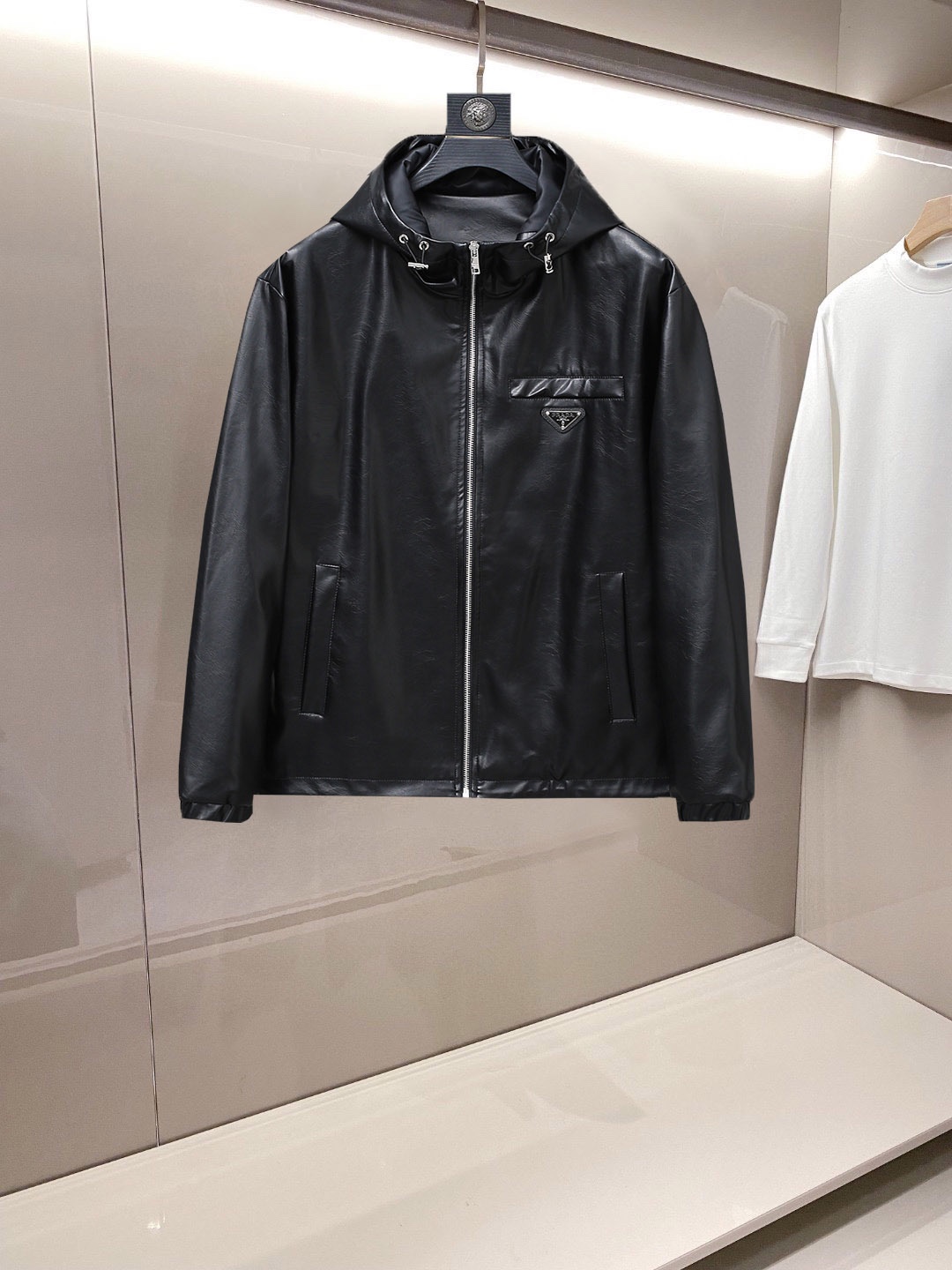 P320 Prada 2026 primavera y otoño nueva y elegante chaqueta de cuero informal, tejidos técnicos originales importados, …