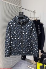 Il sito ufficiale di Louis Vuitton LV è lo stesso paragrafo, verrà rilasciato in anticipo! 2024SS AUTUNGA E INVERNO NUOVA GIACCHE MUSAGGIO, la versione originale a tre standard completa ad alta end! Con un cappello nascosto, il tessuto con banco personalizzato è traspirante e confortevole, i dettagli sono impeccabili e il concetto di design dell'elemento del marchio si riflette in alta qualità. La sensazione è delicata e morbida! Mostra il taglio del tempo libero, la versione della parte superiore del corpo è superba! Numero di codici: m ~ 3xl, il massimo indossare 200 libbre, altezza e peso di ordinazione e segnalazione 1 Il sito ufficiale di Louis Vuitton LV è lo stesso paragrafo, verrà rilasciato in anticipo! 2024SS AUTUNGA E INVERNO NUOVA GIACCHE MUSAGGIO, la versione originale a tre standard completa ad alta end! Con un cappello nascosto, il tessuto con banco personalizzato è traspirante e confortevole, i dettagli sono impeccabili e il concetto di design dell’elemento del marchio si riflette in alta qualità. La sensazione è delicata e morbida! Mostra il taglio del tempo libero, la versione della parte superiore del corpo è superba! Numero di codici: m ~ 3xl, il massimo indossare 200 libbre, altezza e peso di ordinazione e segnalazione