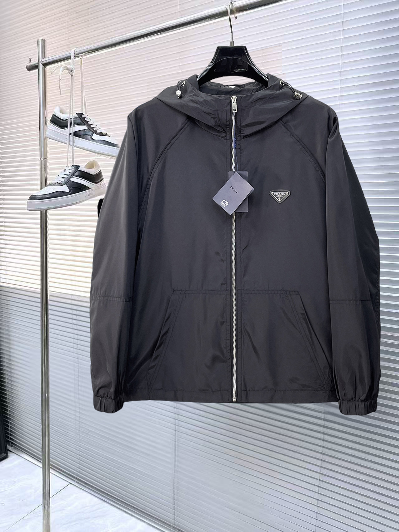 P350 Prada chaqueta nueva de primavera y otoño 2026 de alta calidad, nuevo producto de exhibición‼ El producto está en …