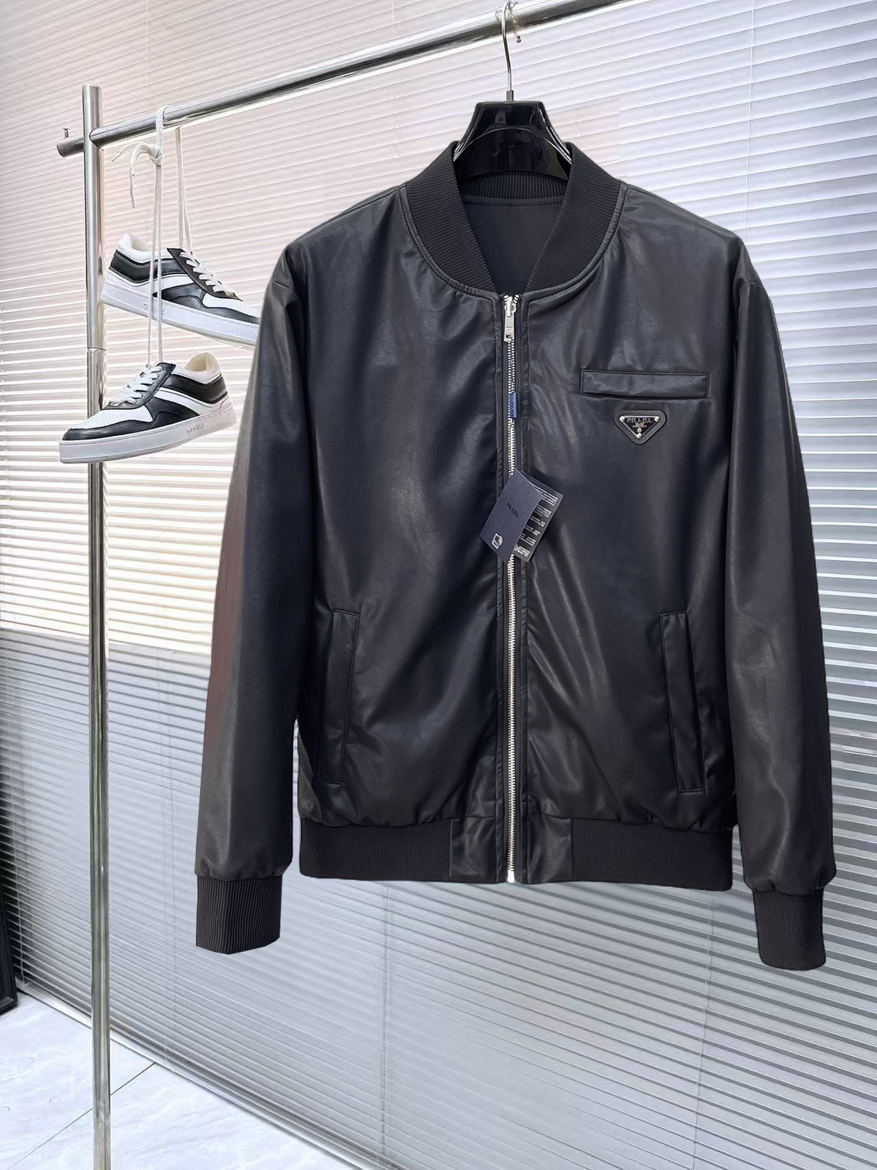 P380 Prada chaqueta nueva de primavera y otoño 2026 de alta calidad, nuevo producto de exhibición‼ El producto está en …