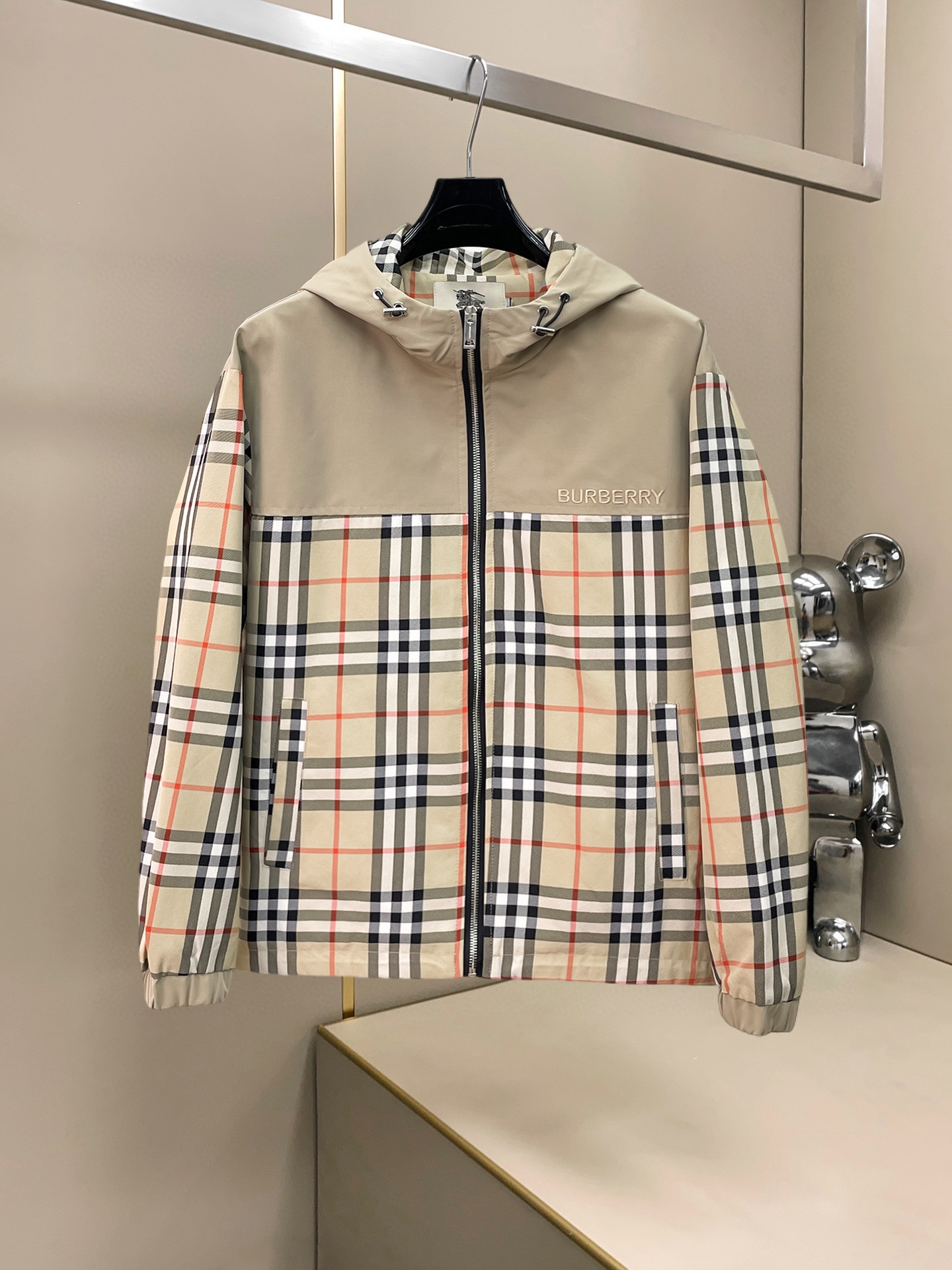 ¡P350 tiene el mismo estilo que el sitio web oficial de Burberry y se lanzará simultáneamente! 2026 nuevas chaquetas pa…