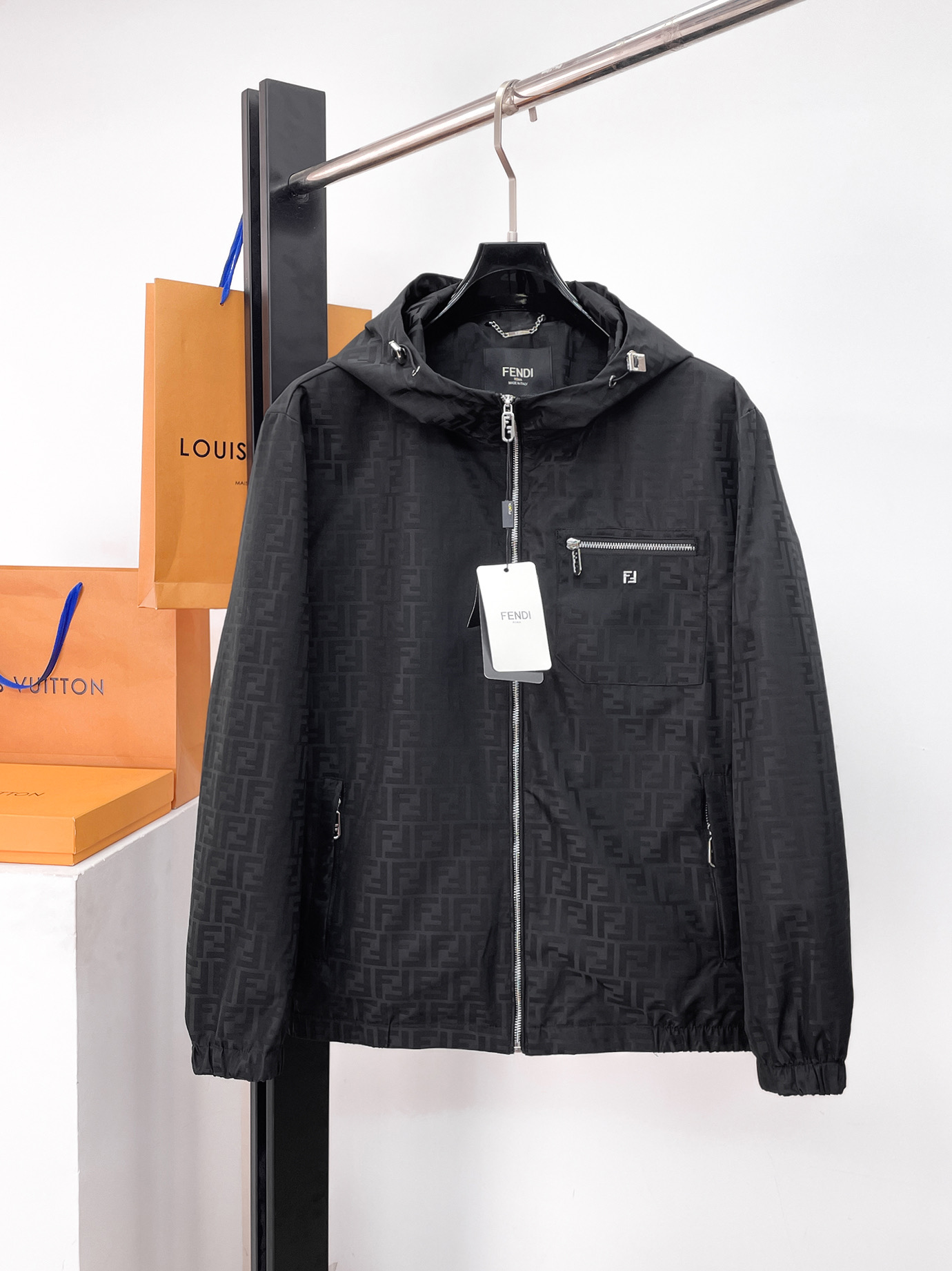 P300 Fendi Chaqueta casual nueva temporada primavera/otoño 2026, chaqueta con cremallera casual moderna, chaqueta con c…