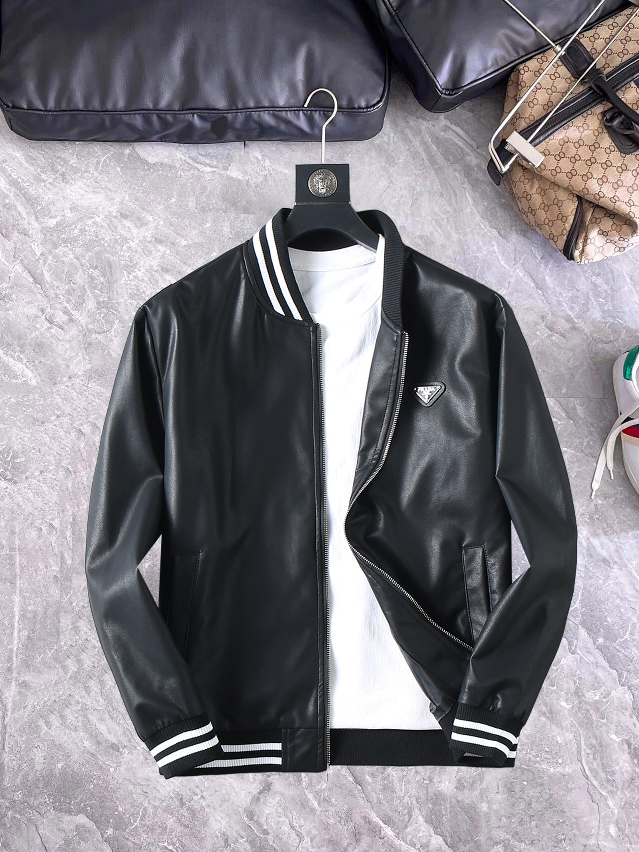 P350 Prada 2026 primavera y otoño popular contador nueva chaqueta de moda casual de cuero, estilo de diseño ultravangua…