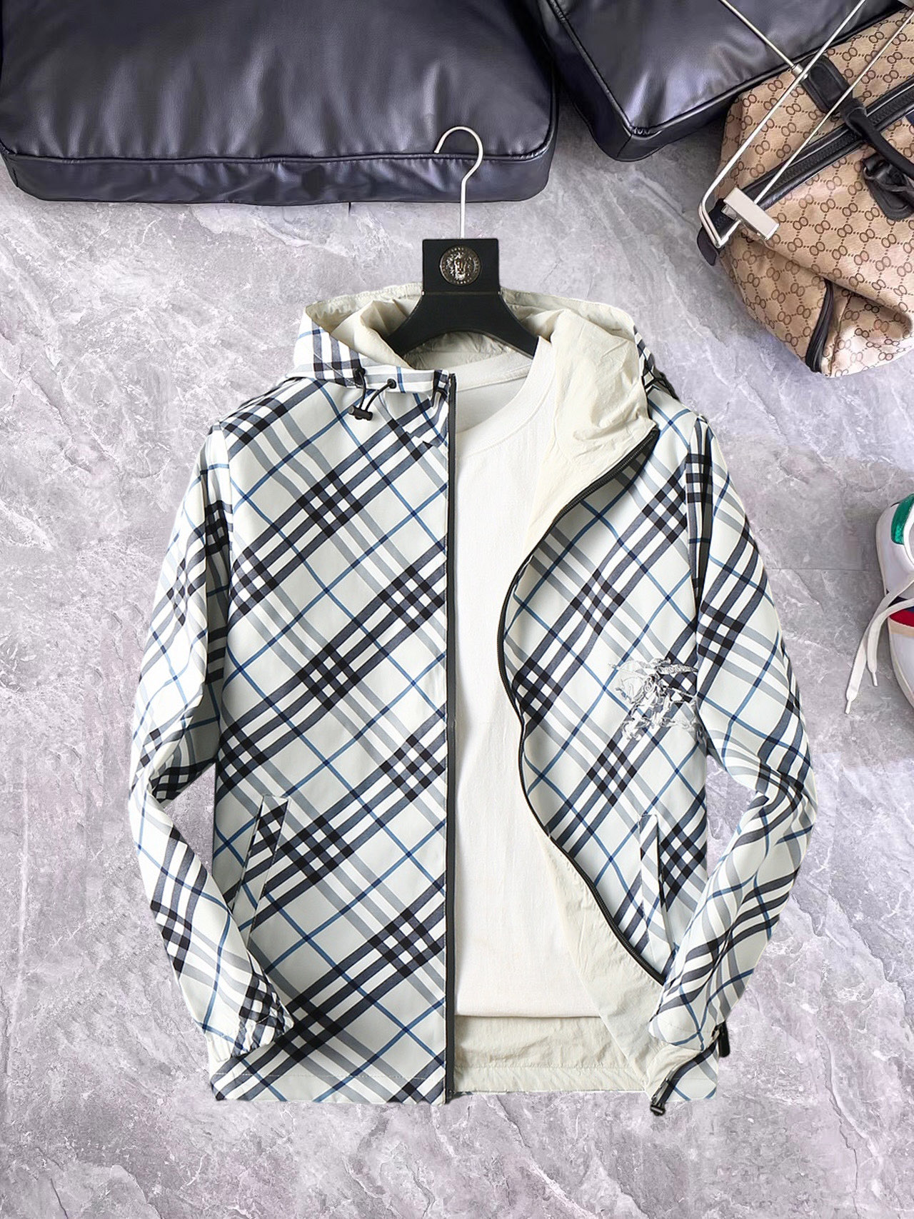 P230 Burberry 2026 primavera y otoño popular contra nueva chaqueta de moda casual, estilo de diseño ultravanguardista, …