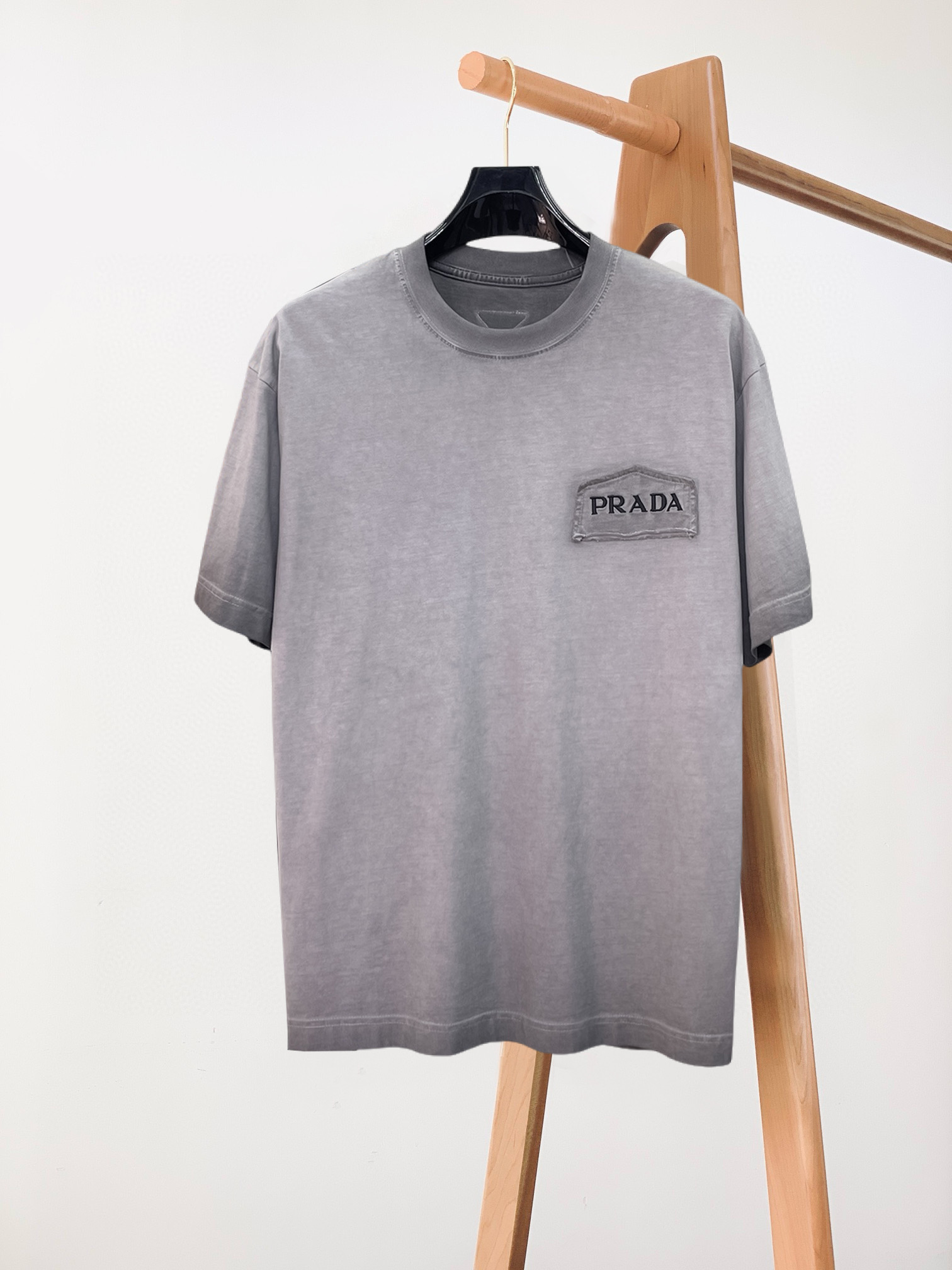 P170 Prada versión alta producto superior 🐮2026 primavera y verano nuevo estilo debut contador última camiseta de mang…
