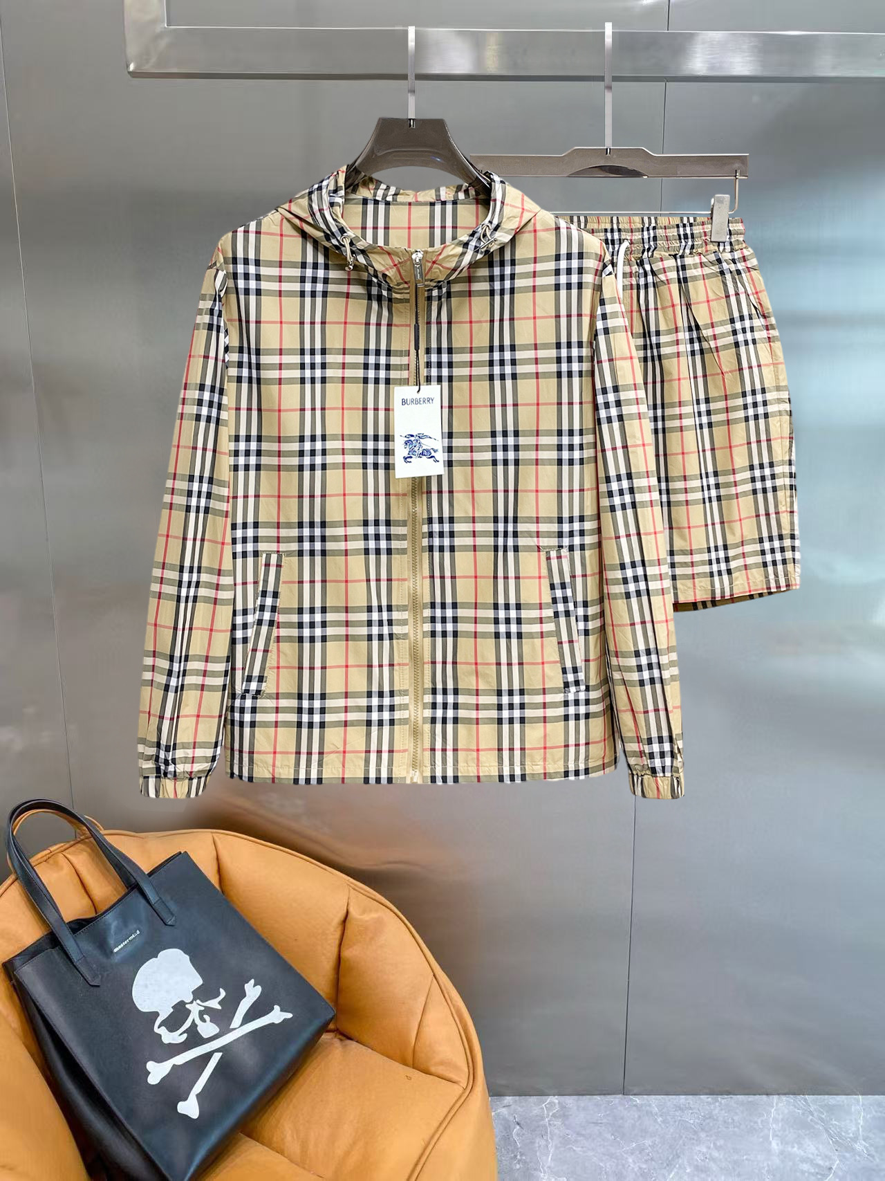 P260 Conjunto de ropa y pantalones cortos de protección solar de verano Burberry 2026, sincronizado con contadores de u…