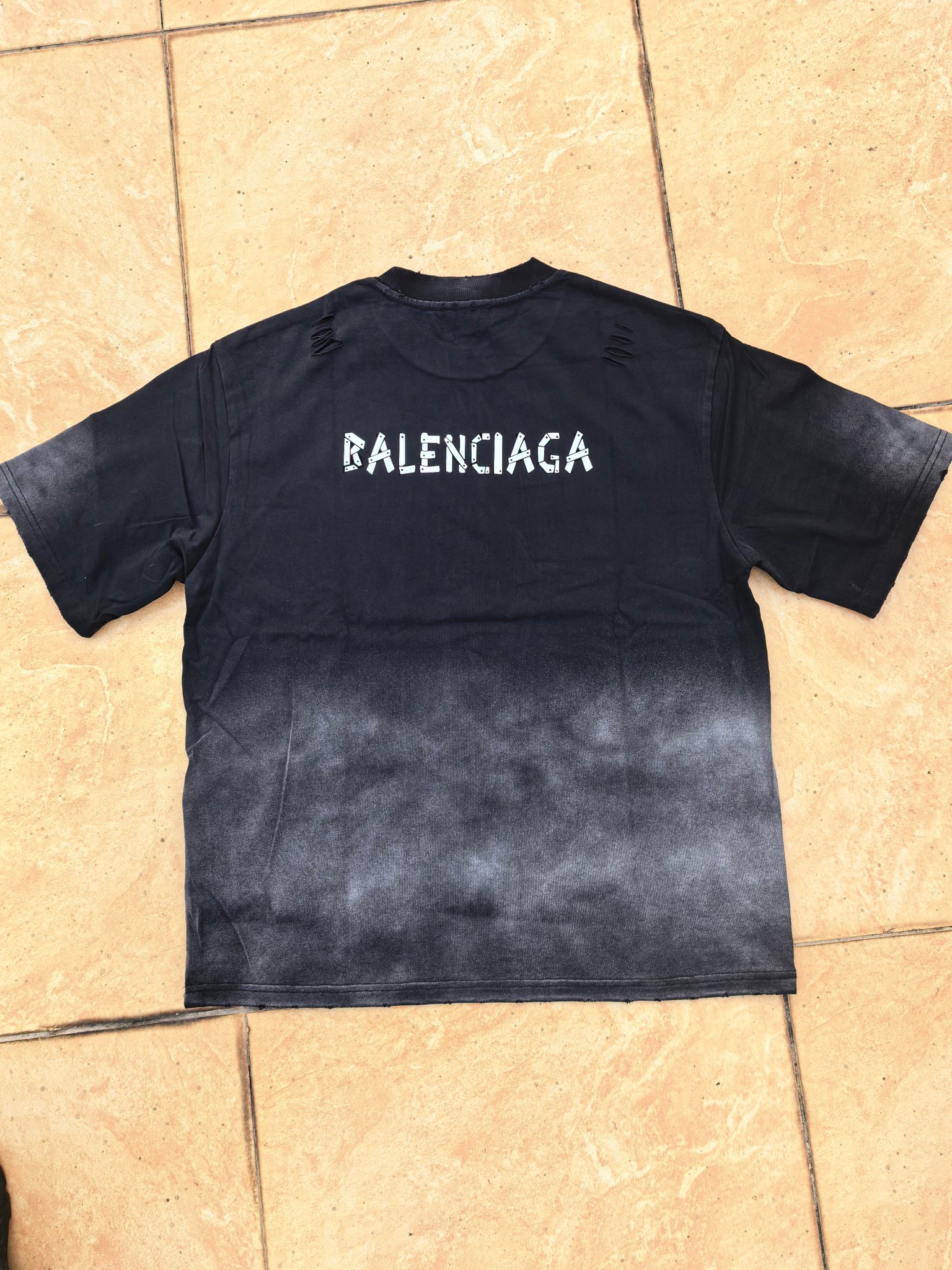 P100 Balenciaga/巴黎世家2026 nivel boutique, camiseta de manga corta unisex casual con desgastado, lavado a la piedra, bord…