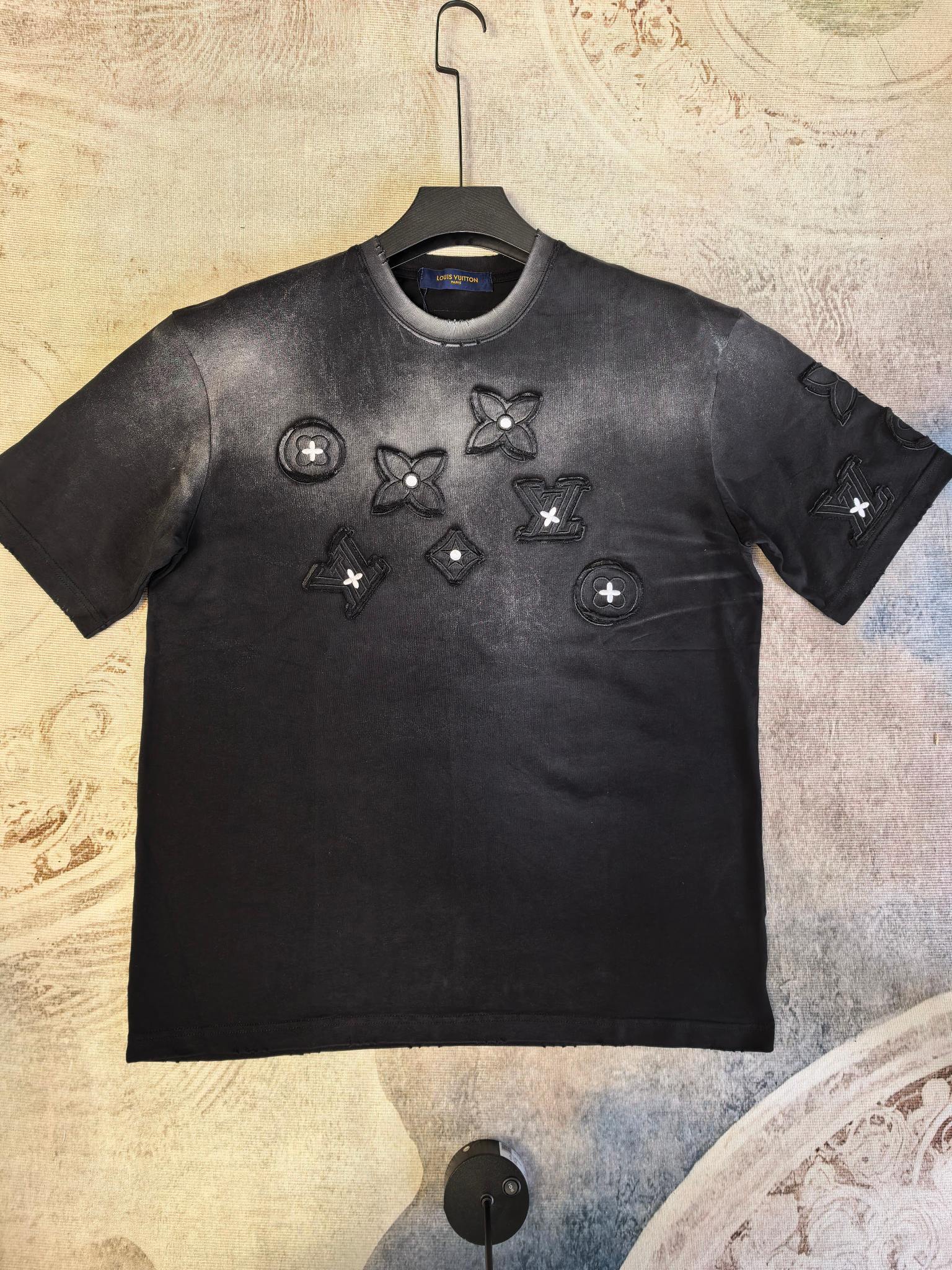 P95 𝗟𝗼𝘂𝗶𝘀 𝗩𝘂𝗶𝘁𝘁𝗼𝗻/LV clásico logo antiguo con bordado de apliques, etiqueta de 300 gramos, camiseta de cuel…