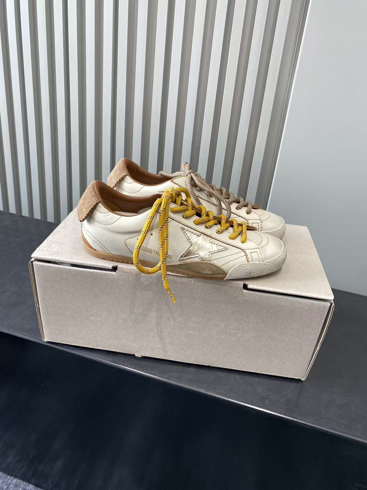 골든구스 스니커즈 Golden Goose 15886