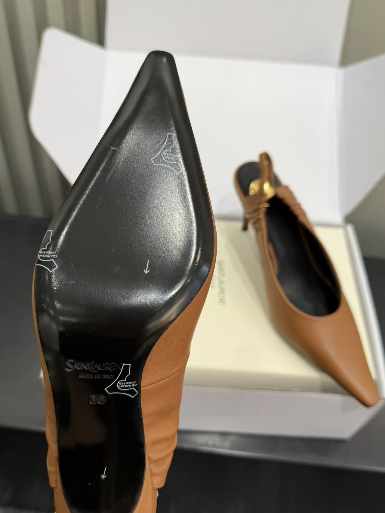 생로랑 YSL 스퀘어 토 오픈 백 샌들 상세 이미지 9