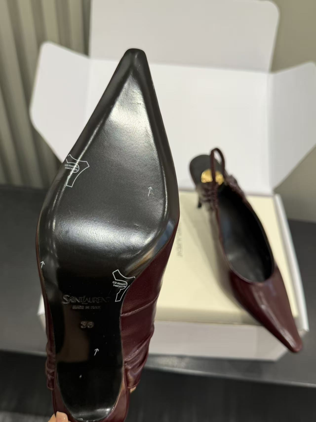 생로랑 YSL 스퀘어 토 오픈 백 샌들 상세 이미지 9