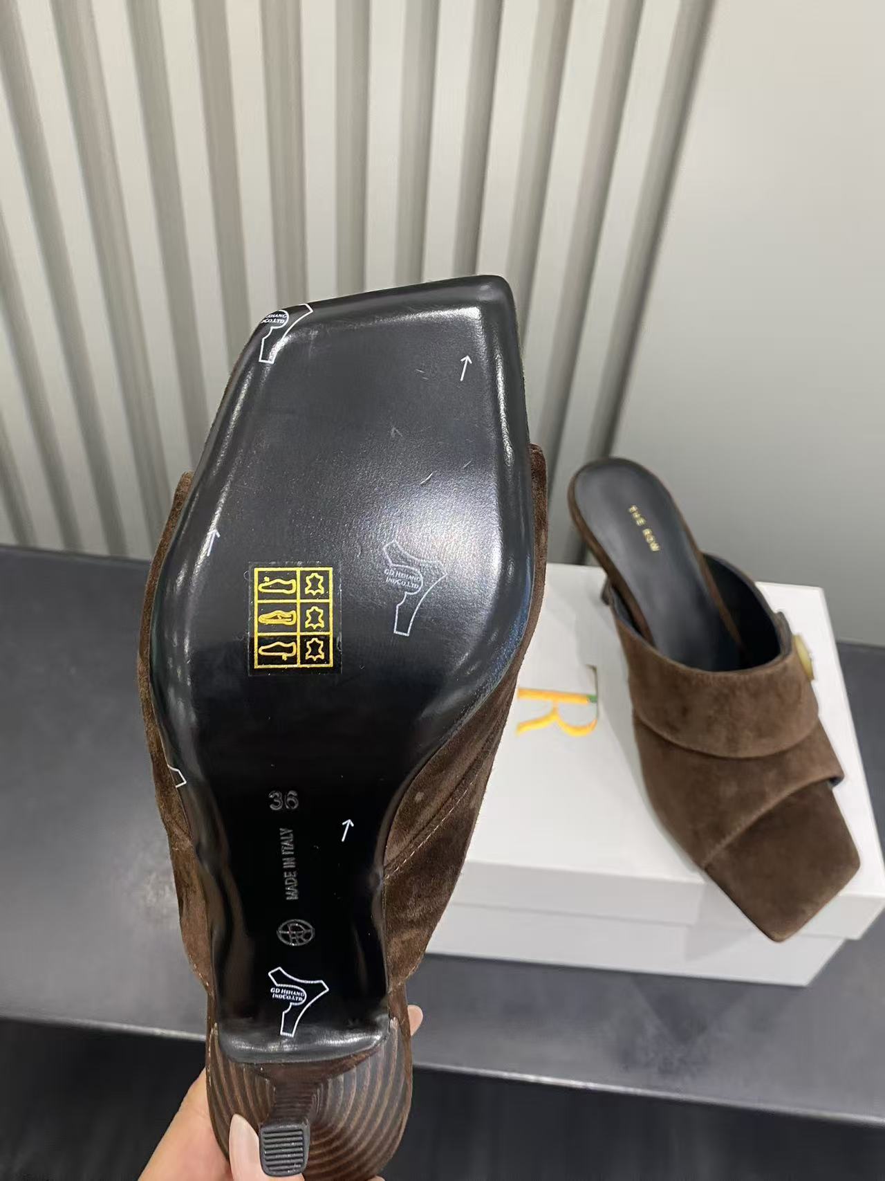 더로우 스퀘어토 슬리퍼 113570 이미지 9