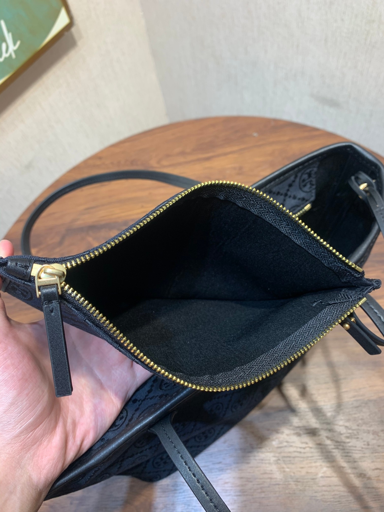 Tory Burch 编号1914（小号） TORY BURCH老花购物袋Monogram 图案