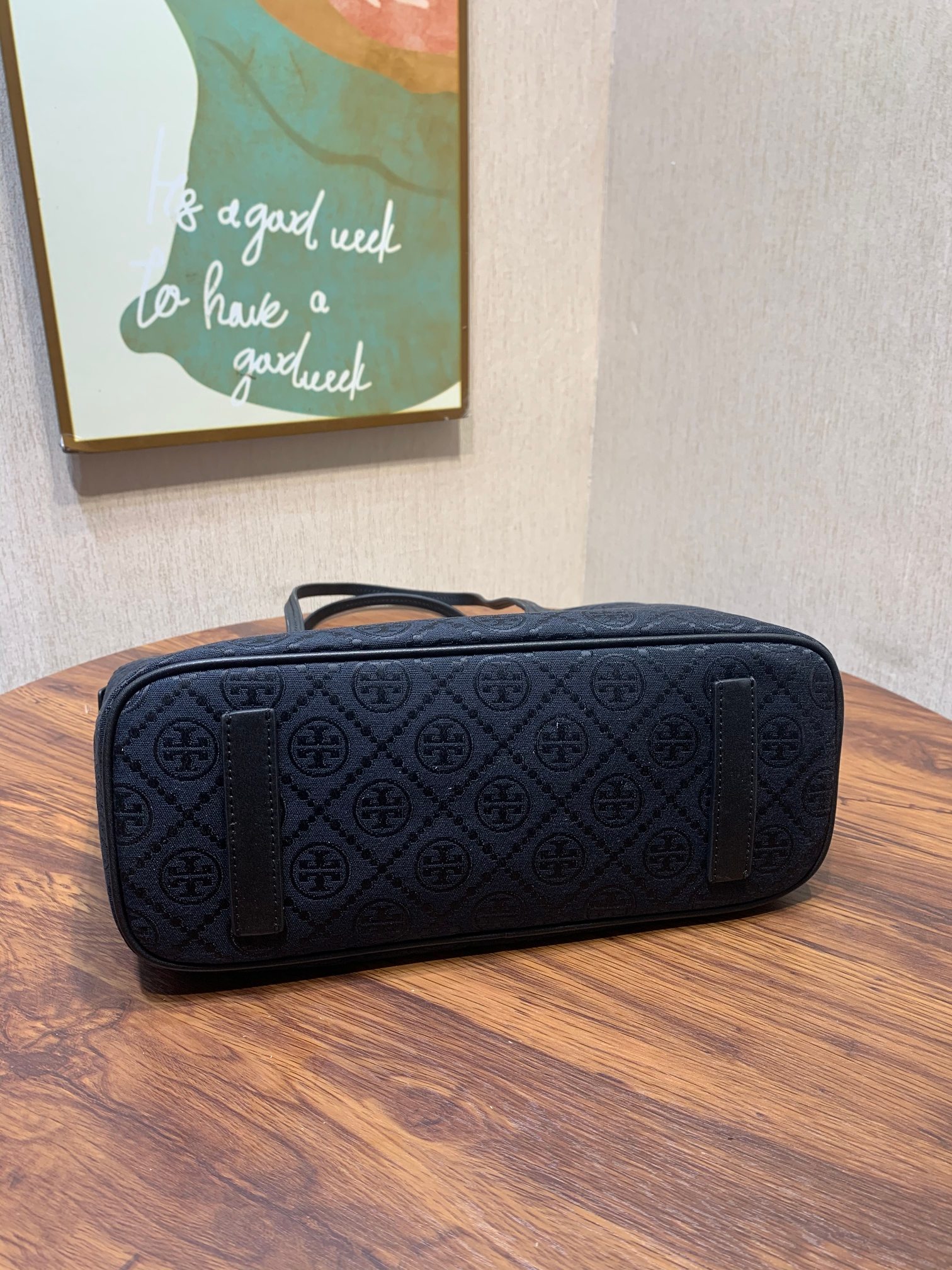 Tory Burch 编号1914（小号） TORY BURCH老花购物袋Monogram 图案