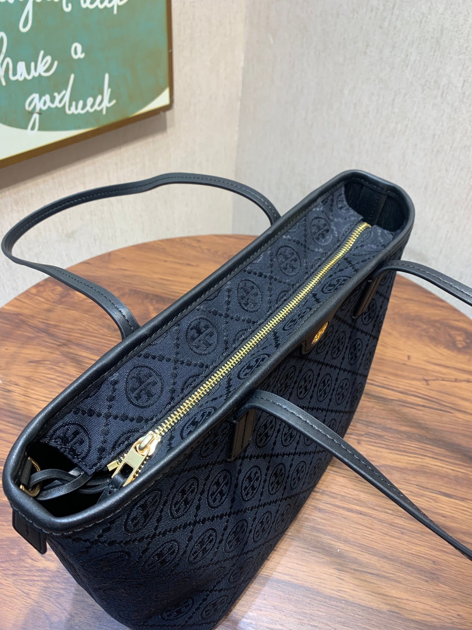 Tory Burch 编号1914（小号） TORY BURCH老花购物袋Monogram 图案