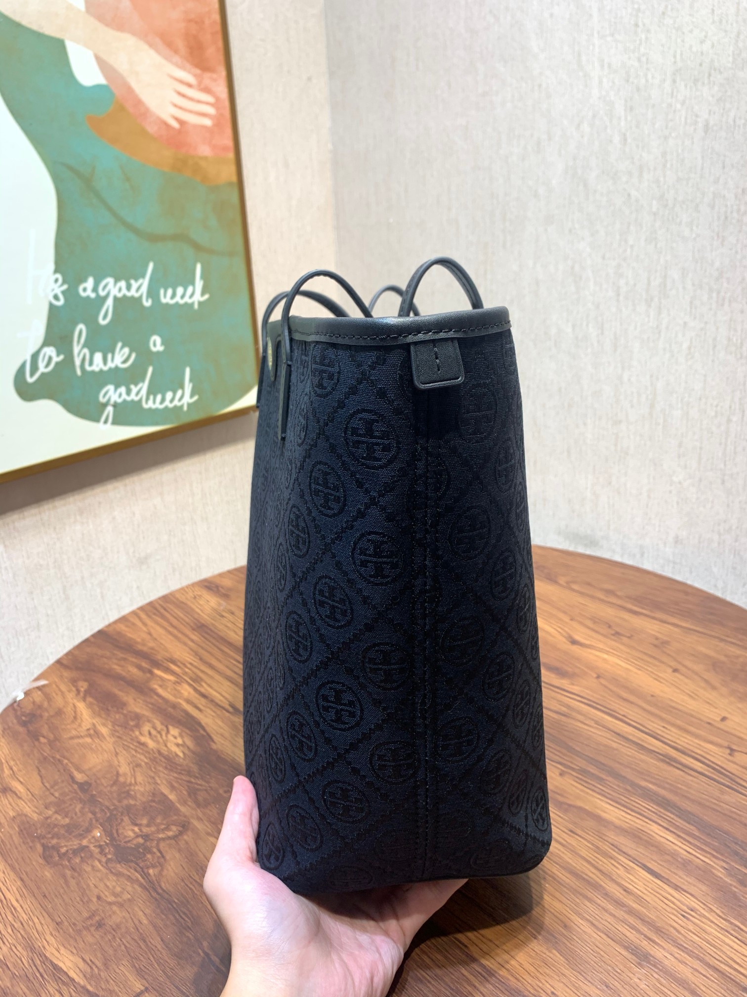 Tory Burch 编号1913（大号） TORY BURCH老花购物袋Monogram 图案